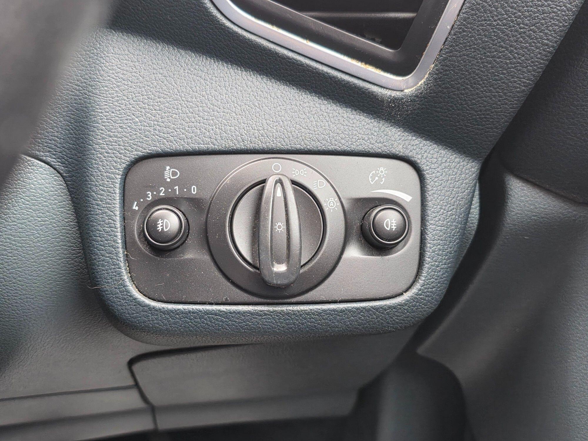 Ford Grand C-Max view 36