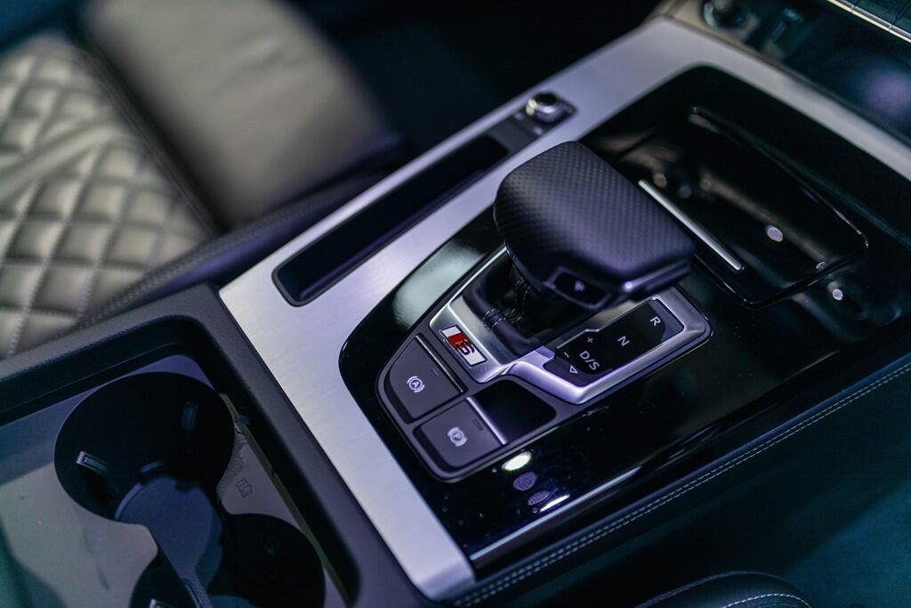 Audi SQ5 view 34