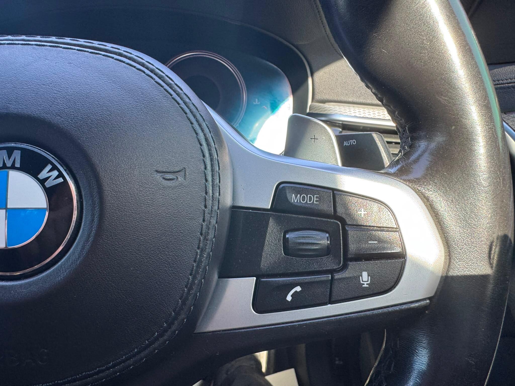 BMW 5 Series view 21