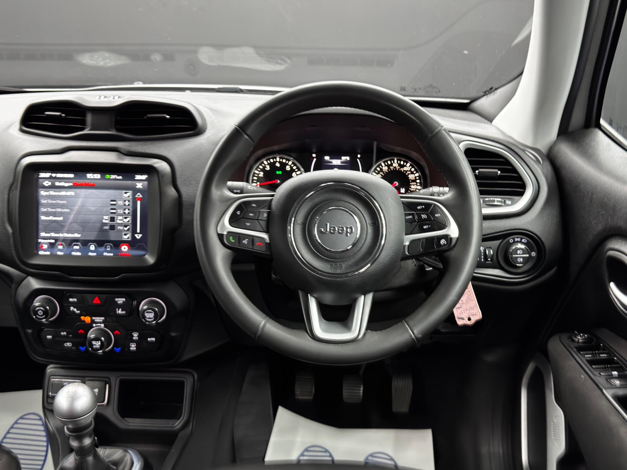 Jeep Renegade view 18
