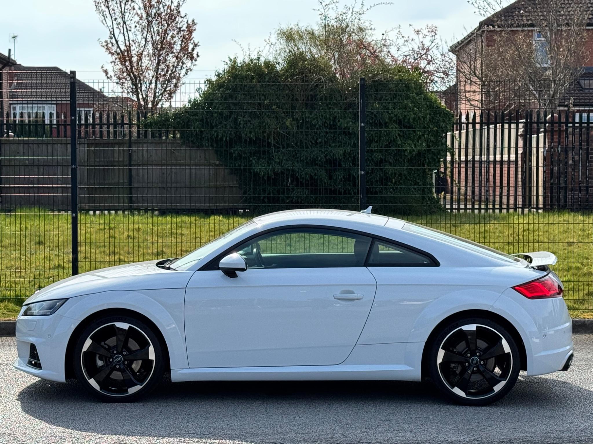 Audi TT view 14