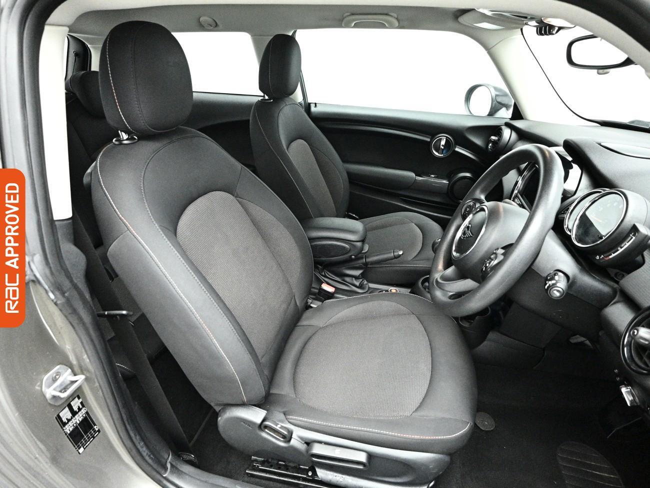 Mini Hatch view 12