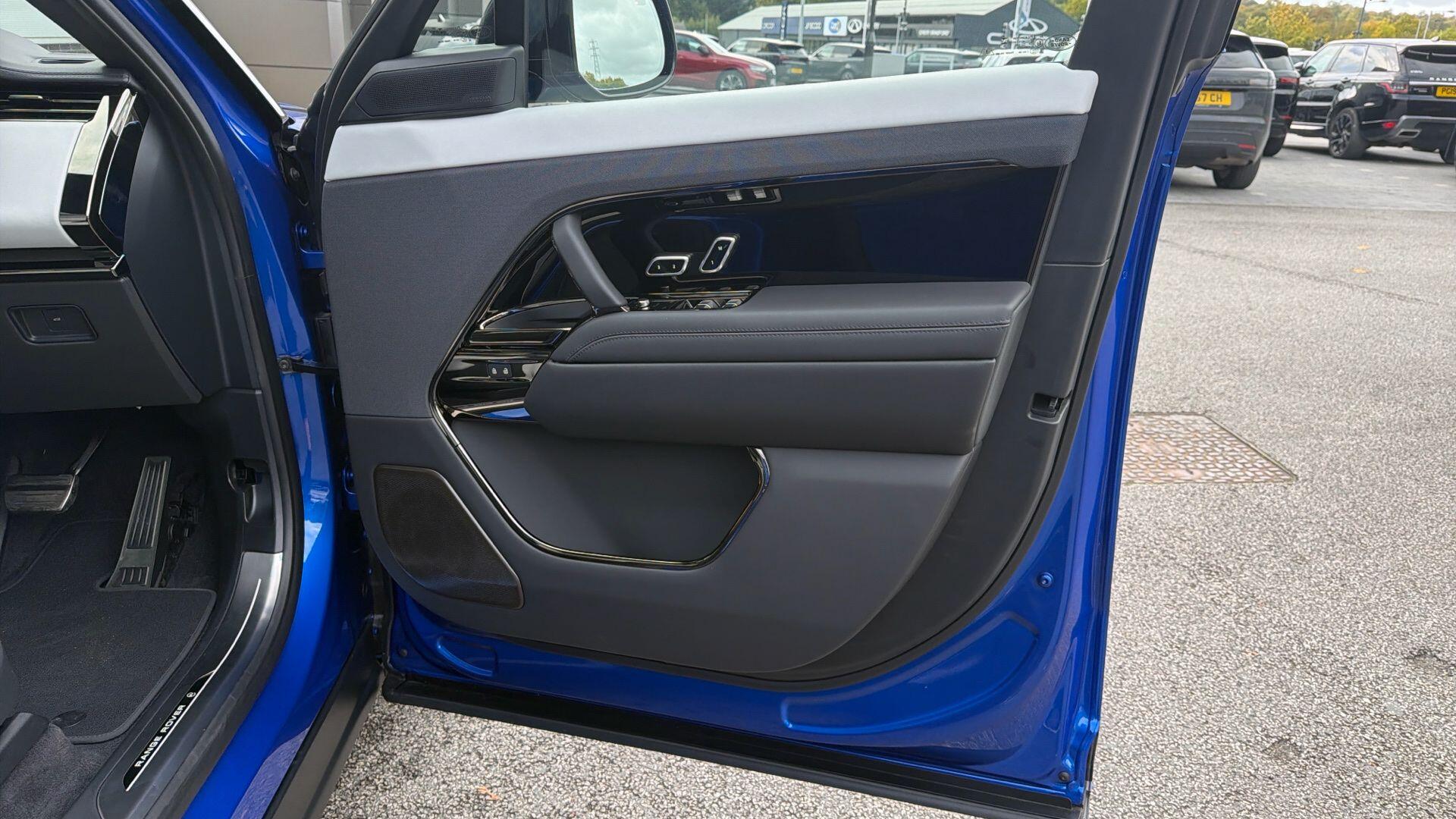 Land Rover Range Rover Sport view 14