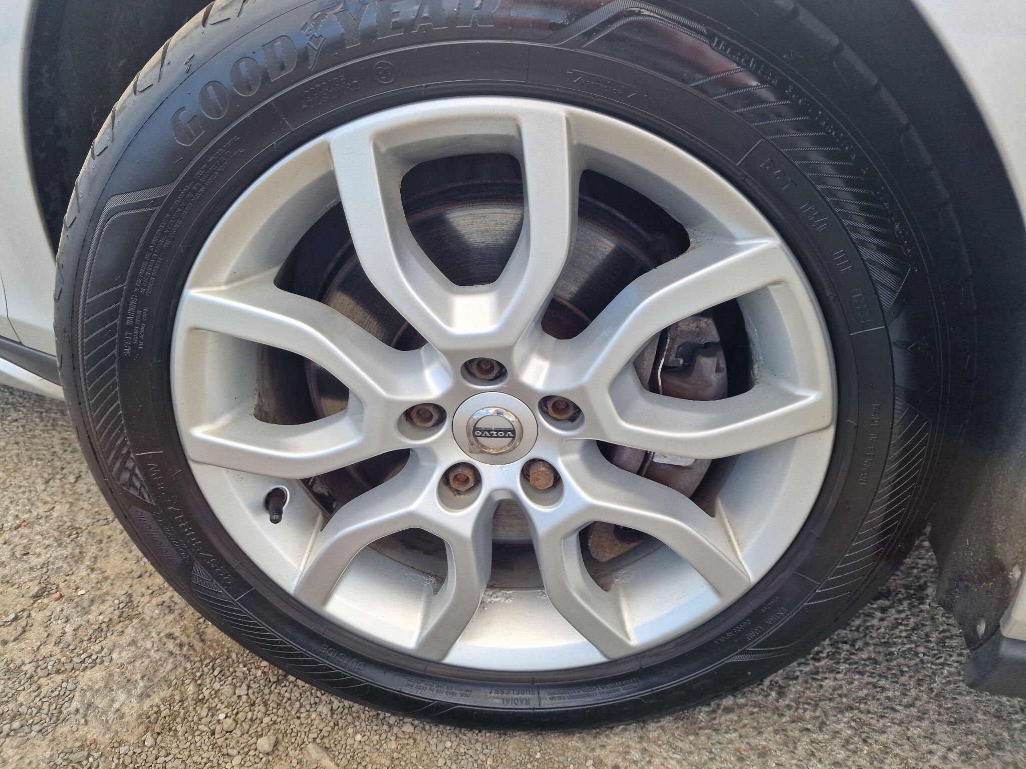 Volvo V40 Cross Country view 42