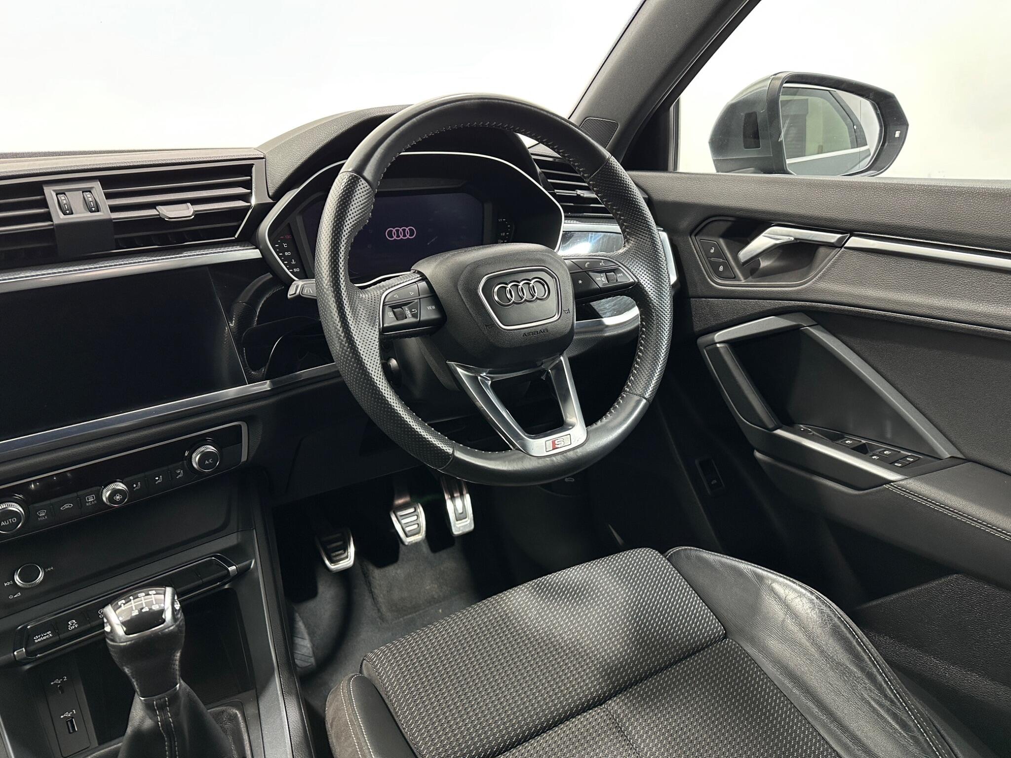 Audi Q3 view 12