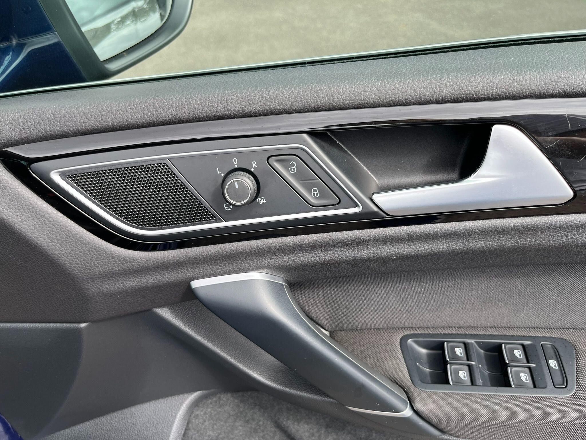 Volkswagen Golf SV view 10