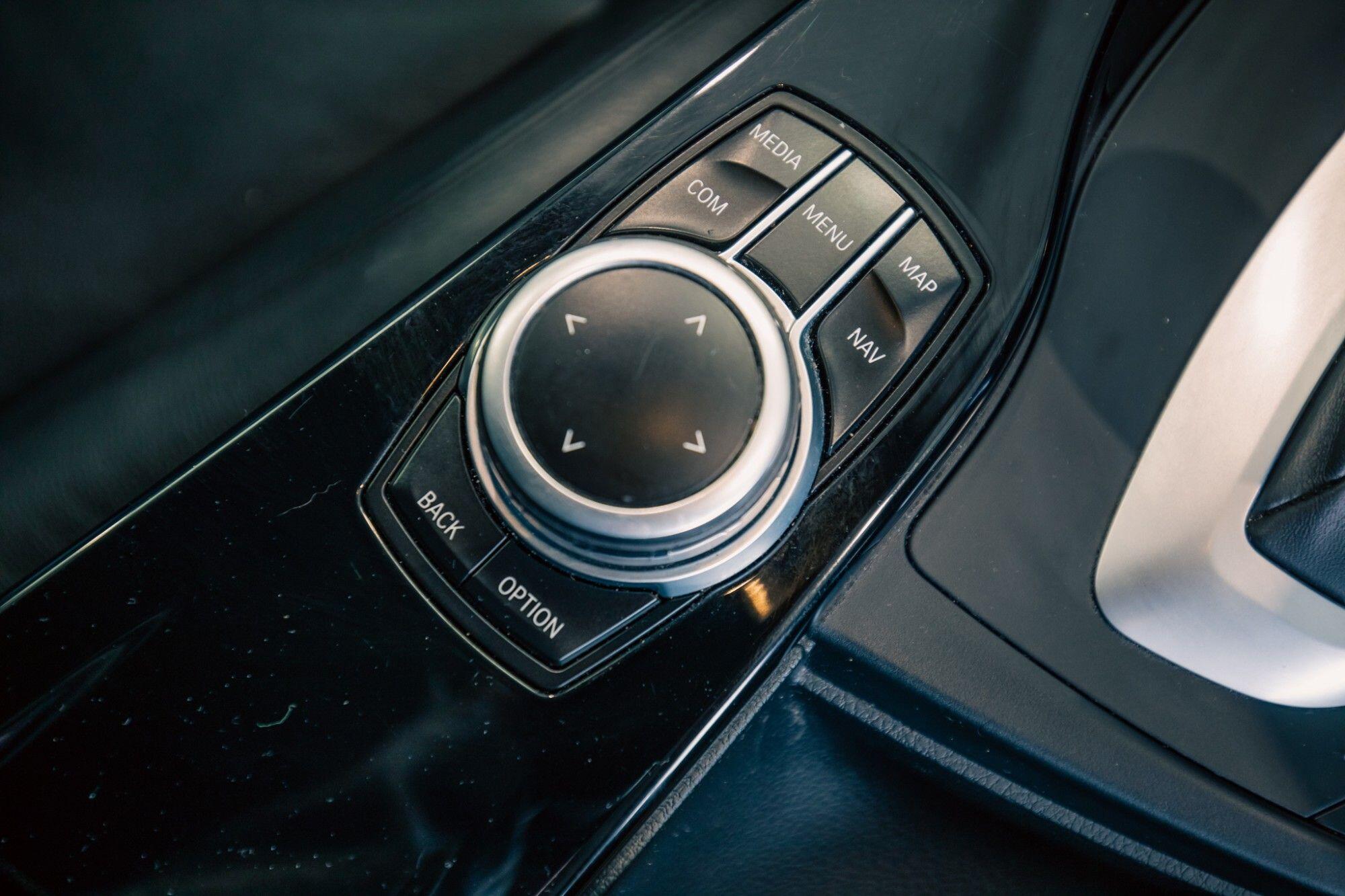 BMW 3 Series view 18