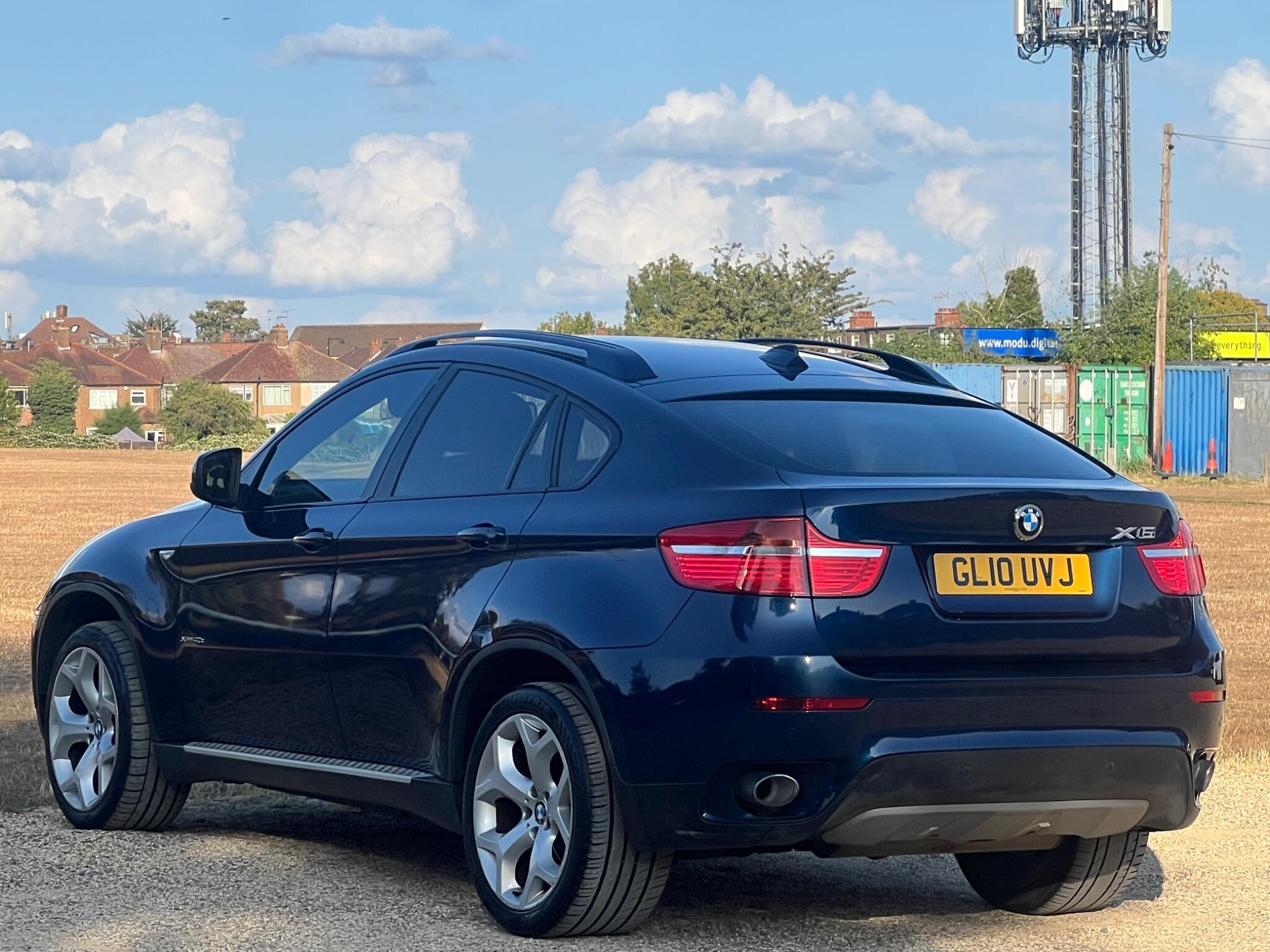 BMW X6 view 9