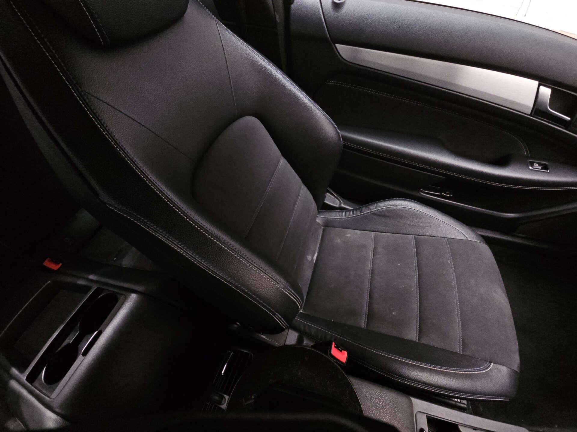 Mercedes-Benz C-Class view 10