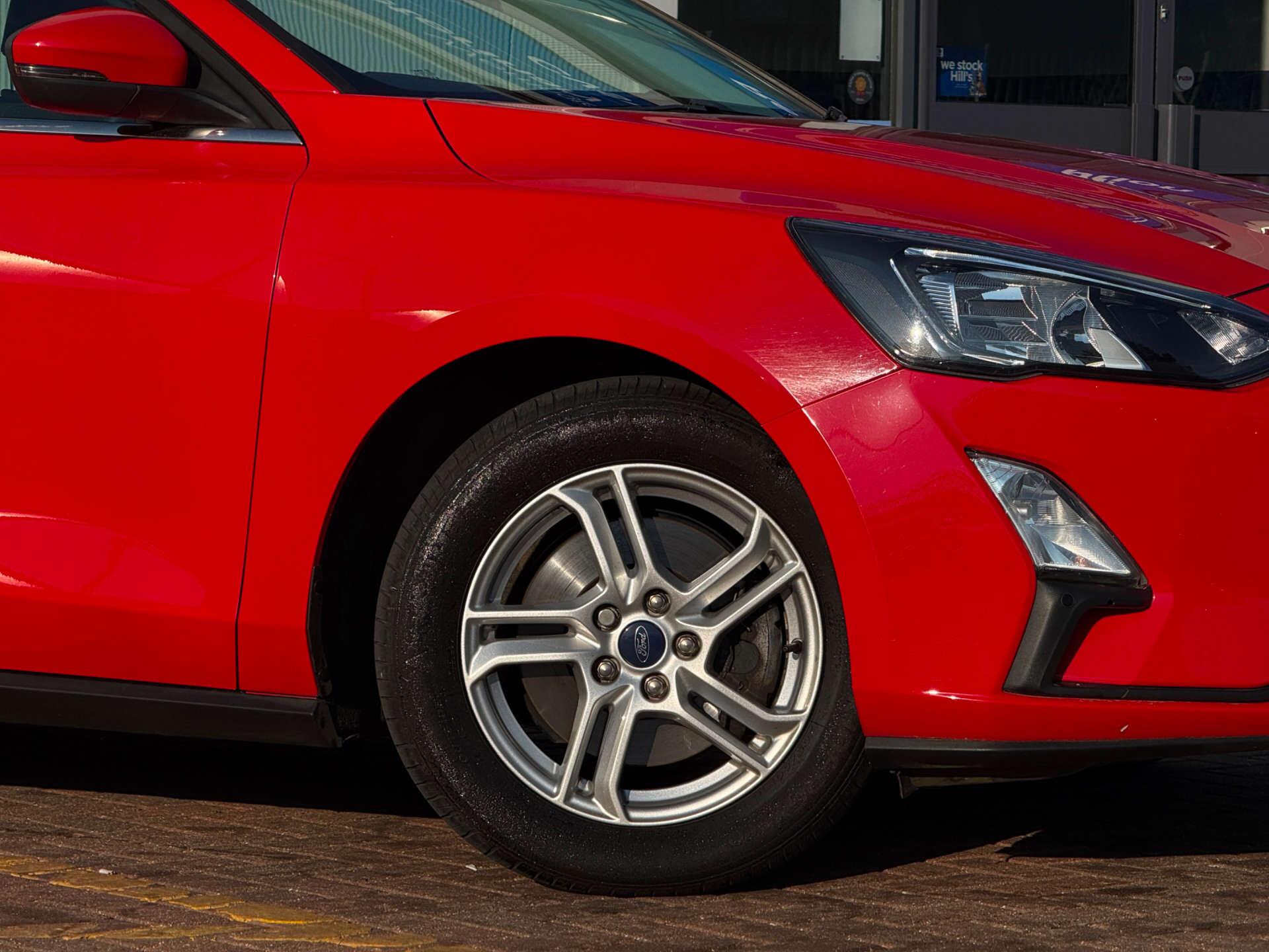 Ford Focus view 15