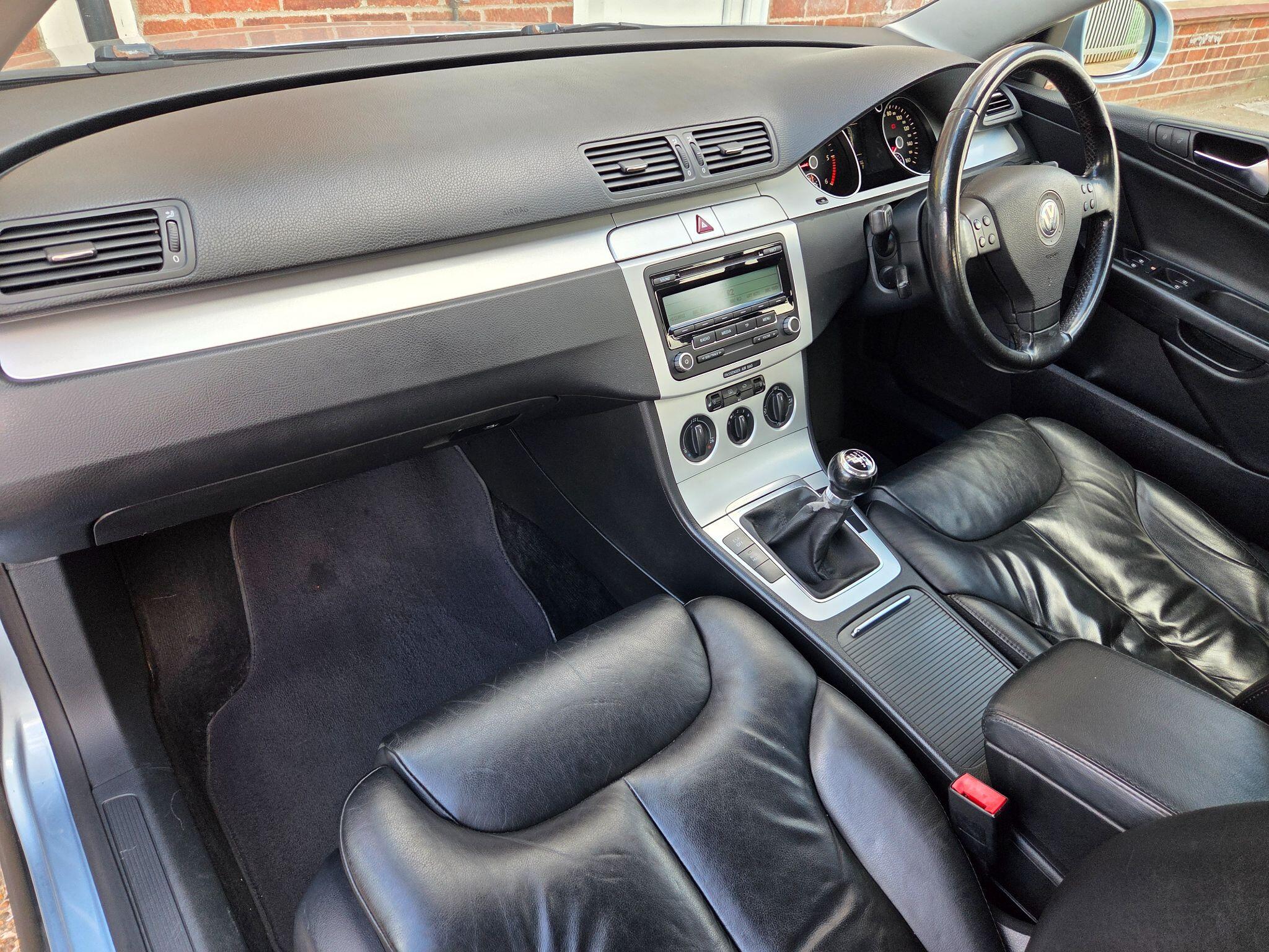 Volkswagen Passat view 10
