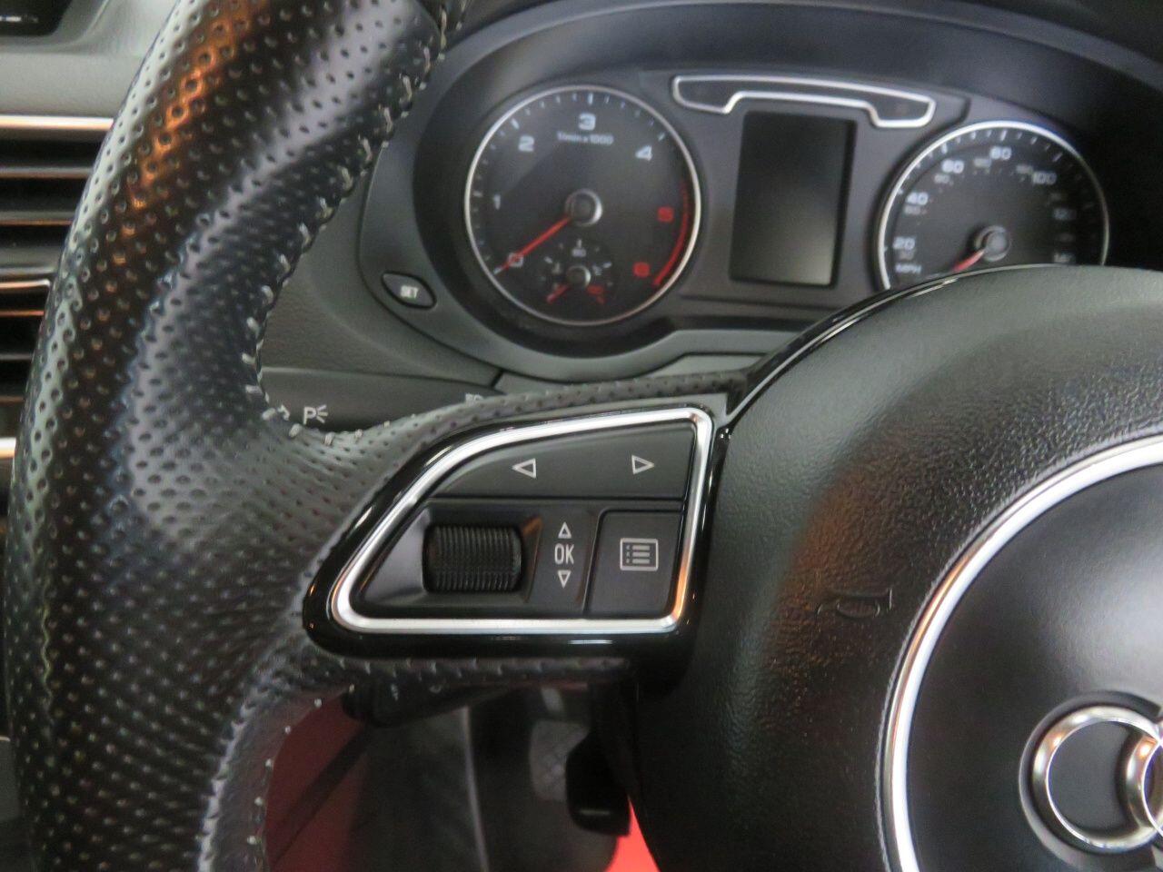Audi Q3 view 45