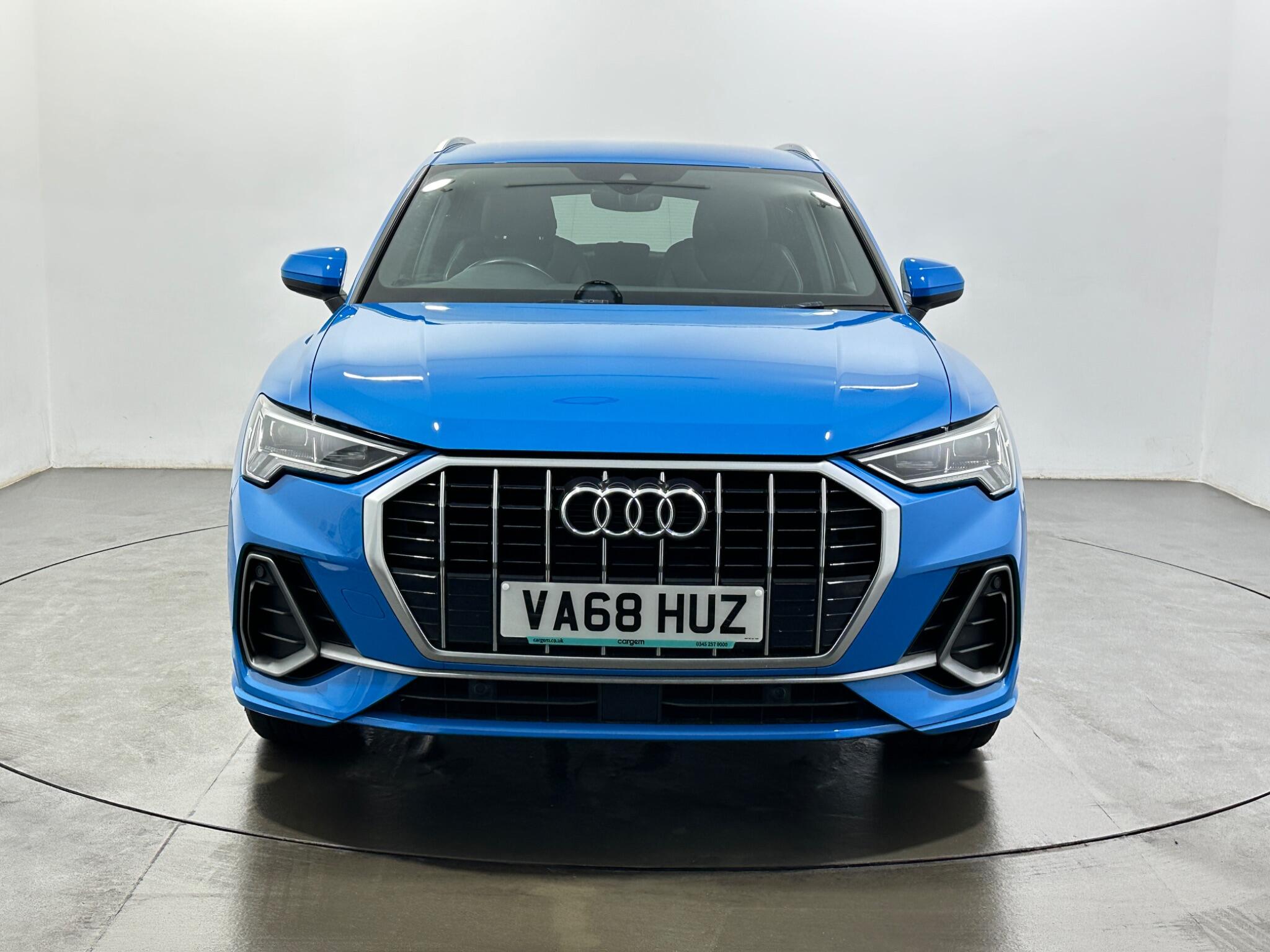 Audi Q3 view 3