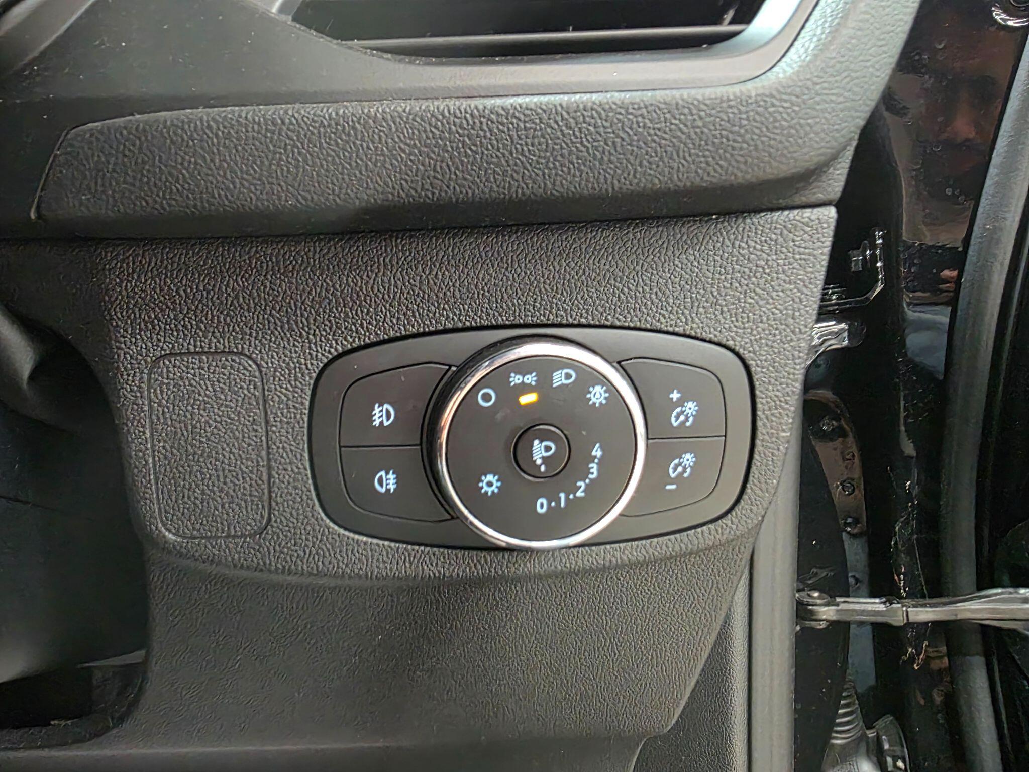 Ford Focus view 12