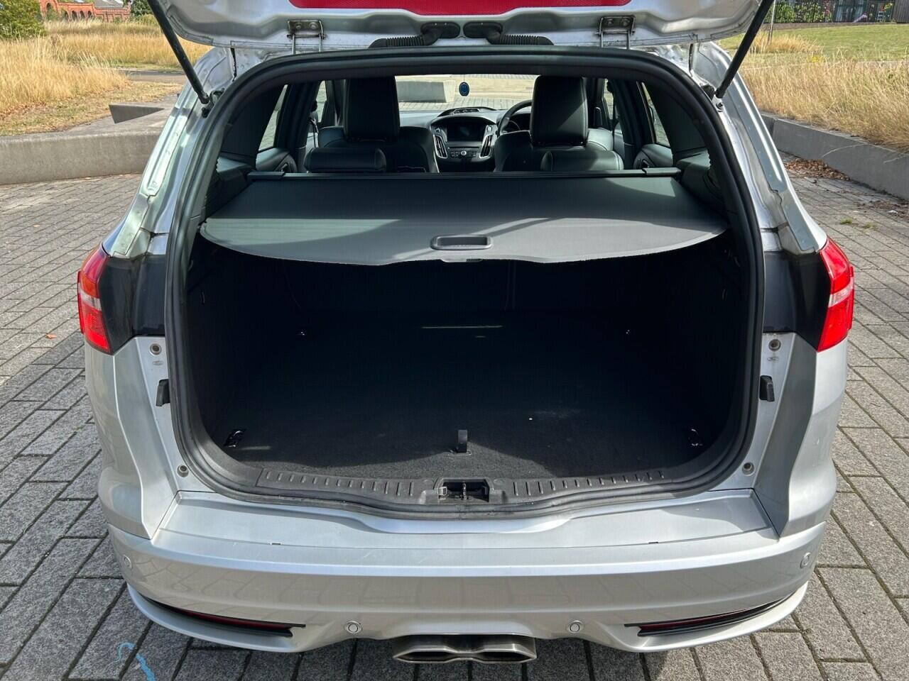 Ford Focus view 16
