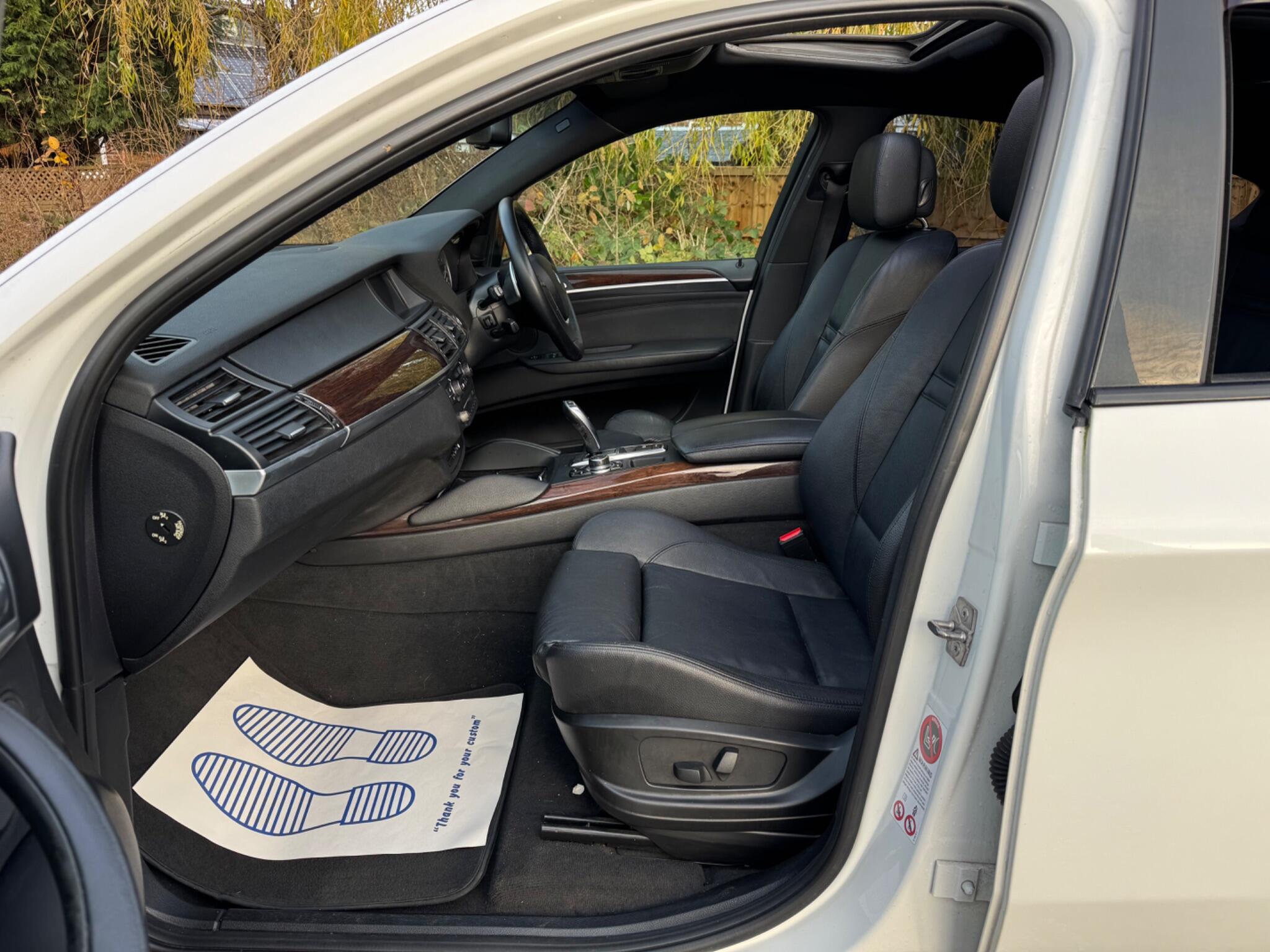 BMW X6 view 19