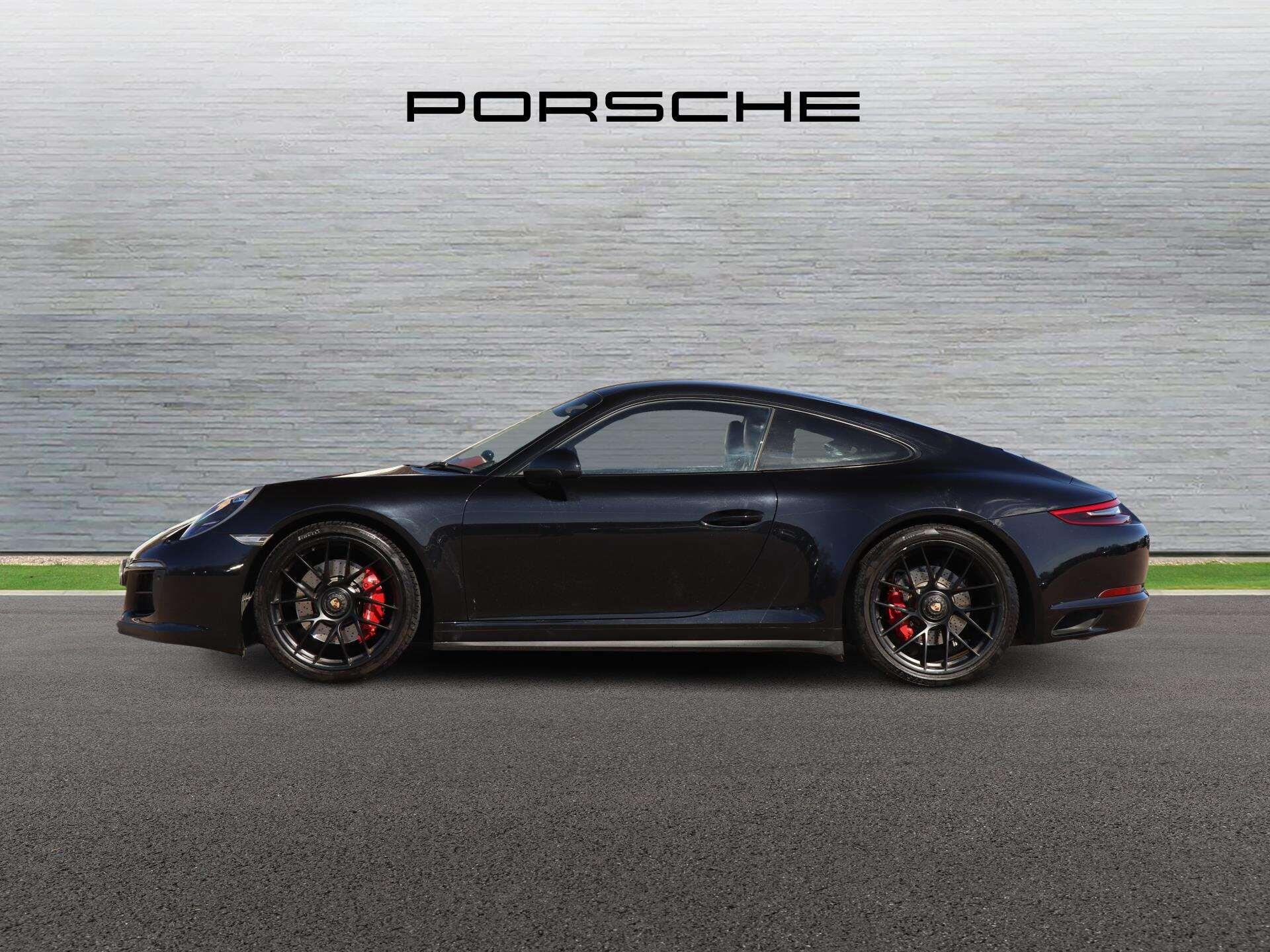 Porsche 911 view 4