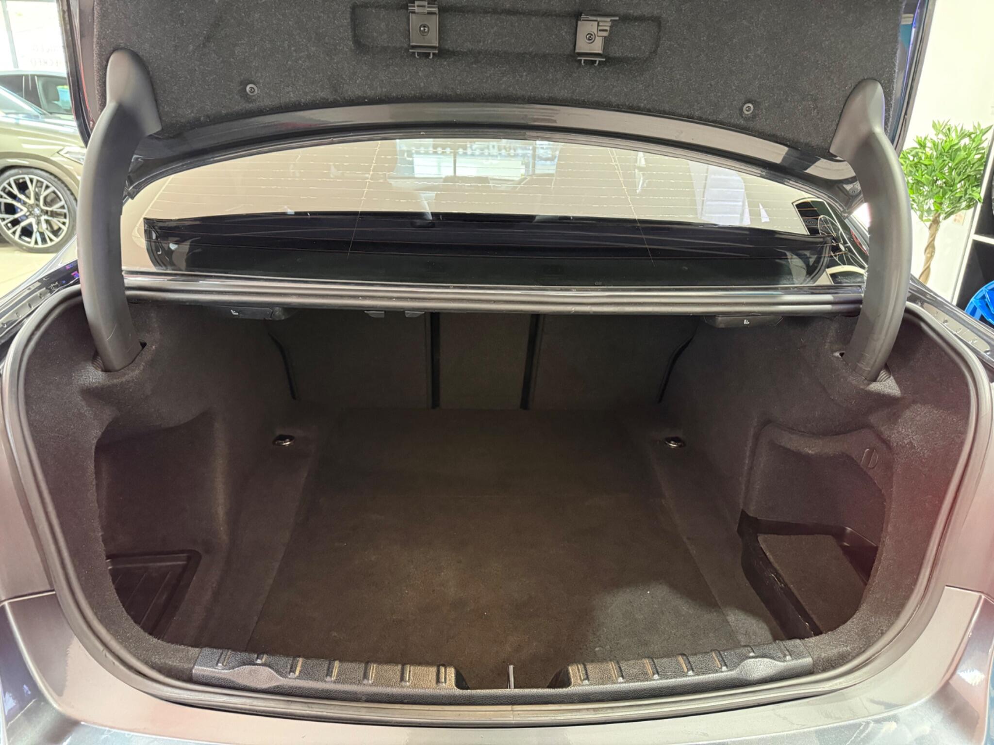 BMW 3 Series view 24