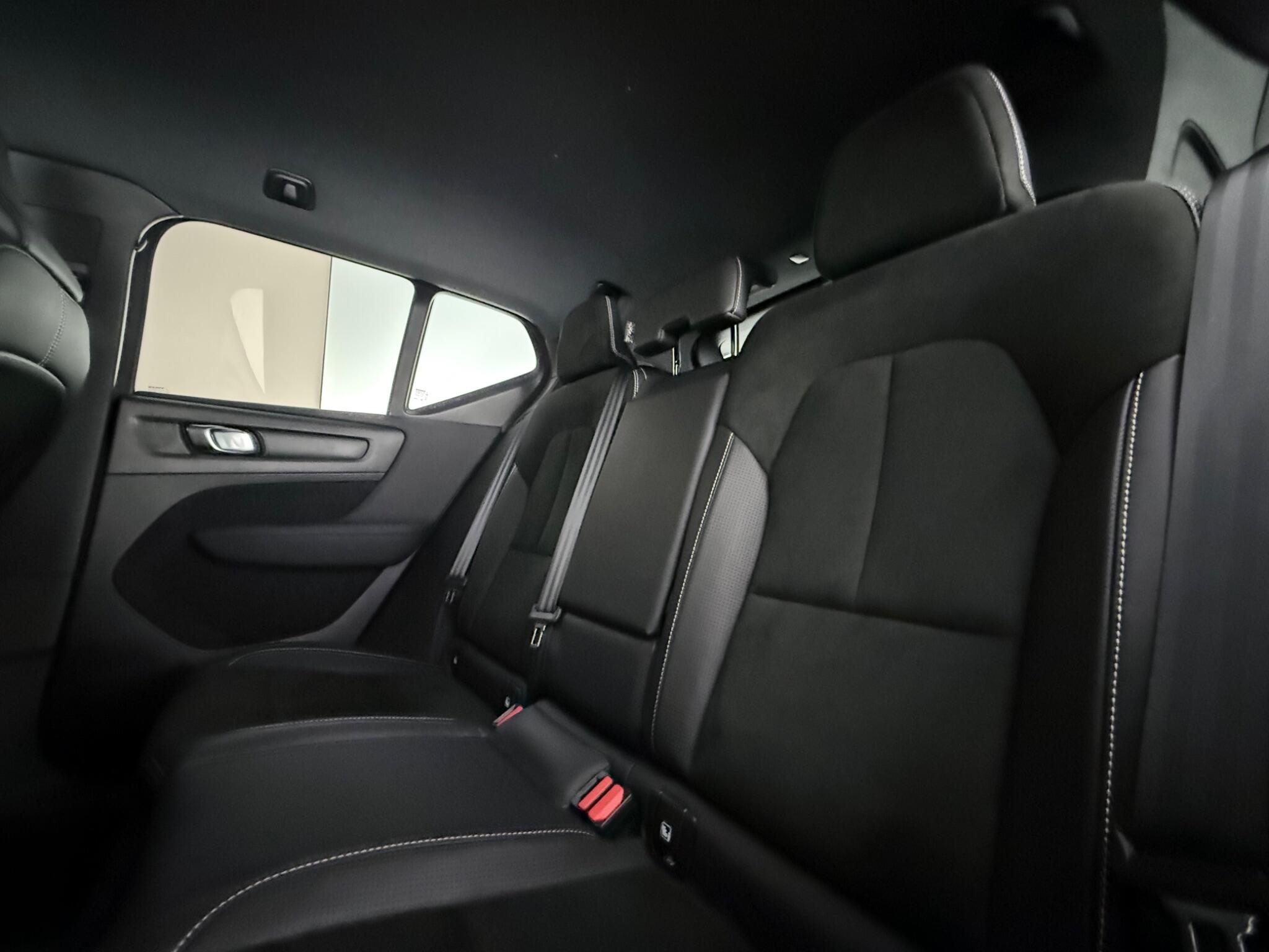 Volvo XC40 view 32