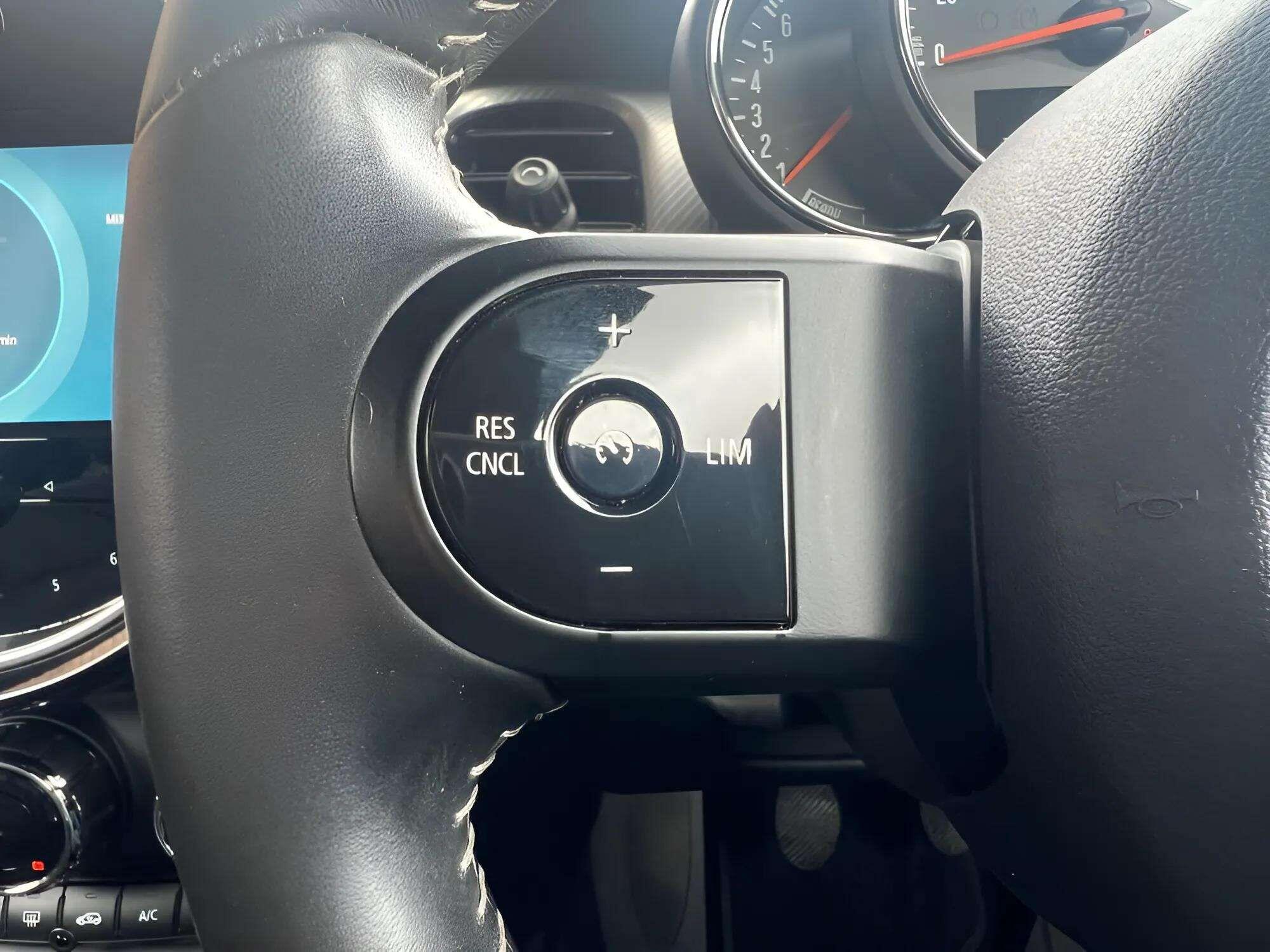 Mini Hatch view 23