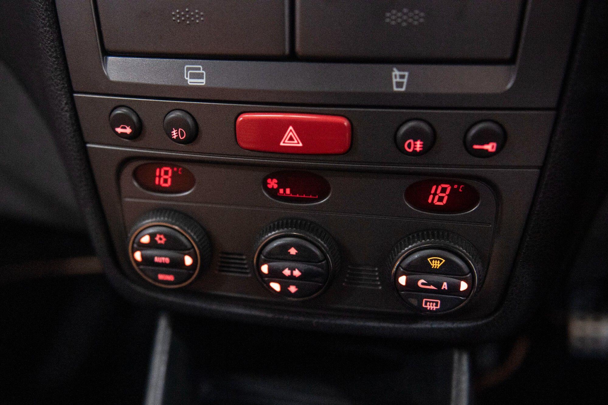 Alfa Romeo 147 view 21