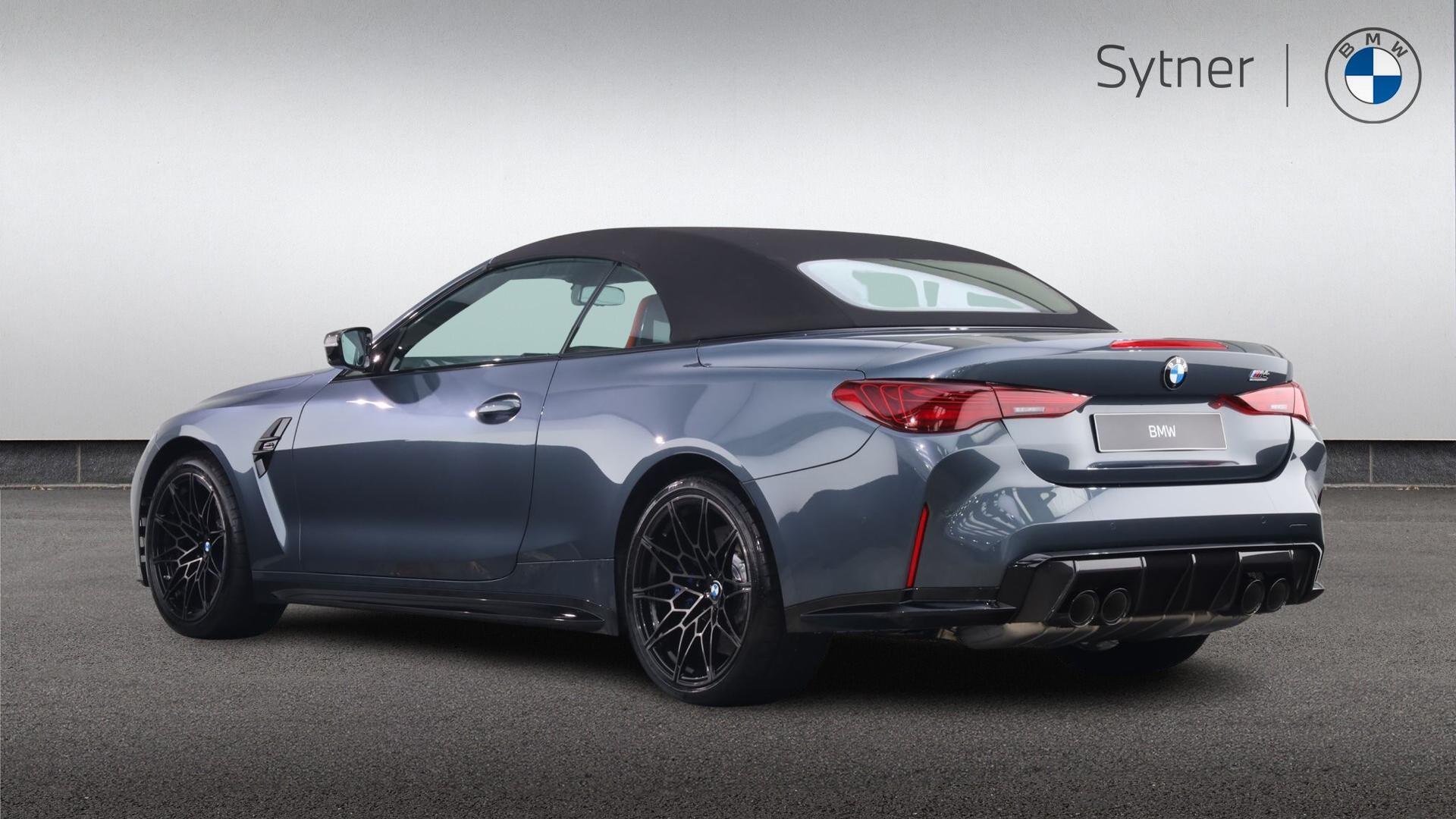 BMW M4 view 4