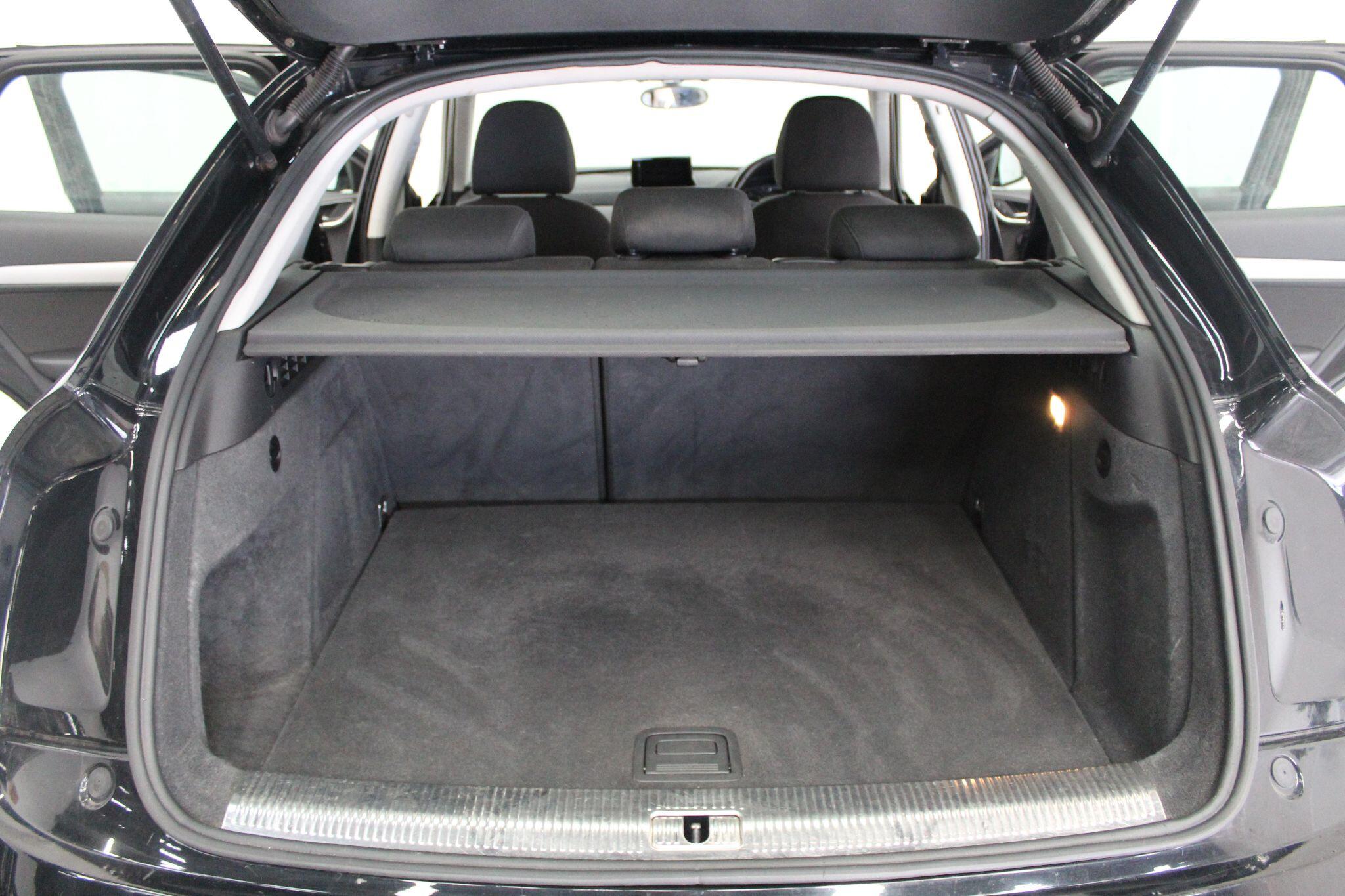 Audi Q3 view 23