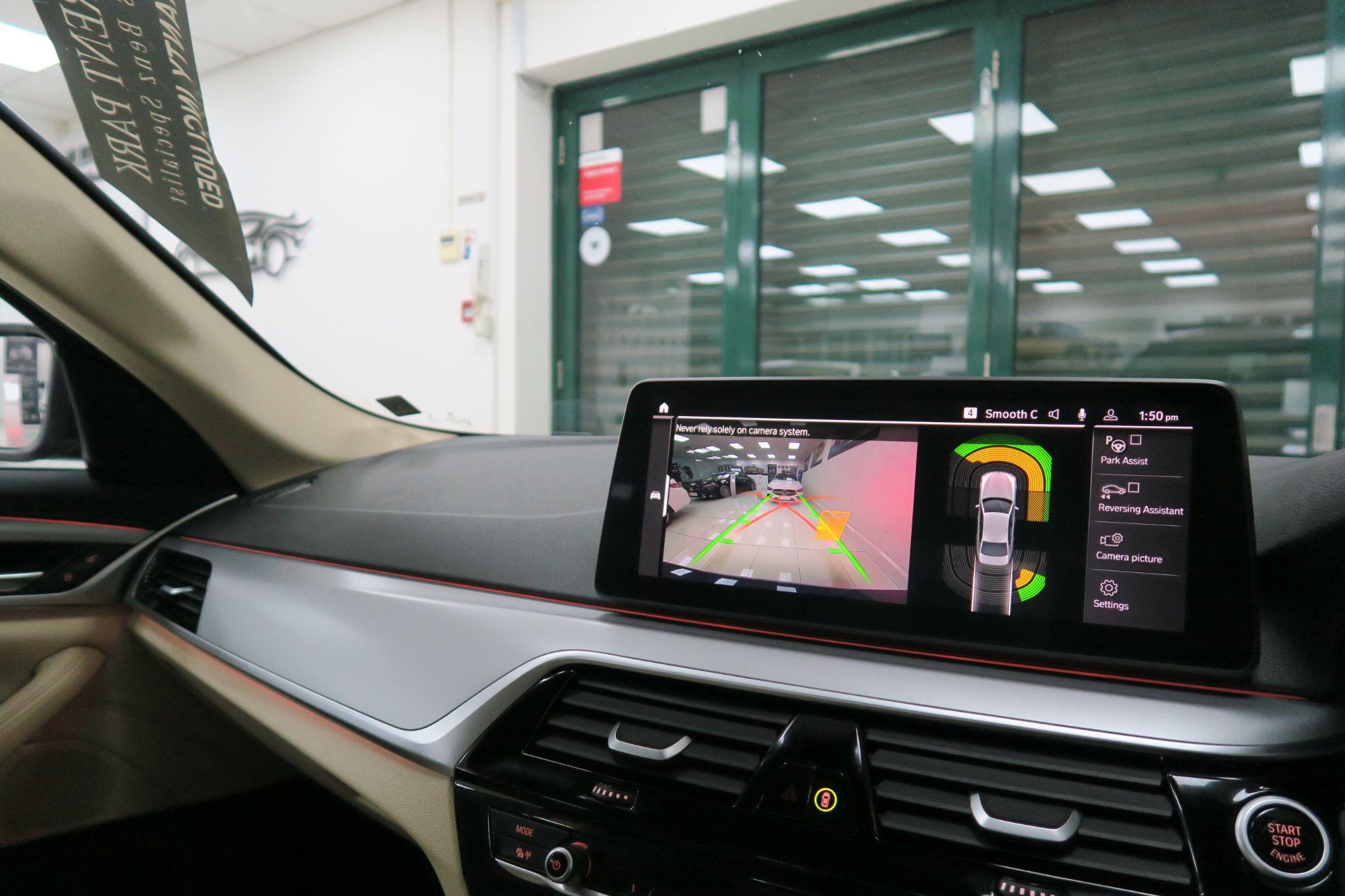 BMW 5 Series view 18