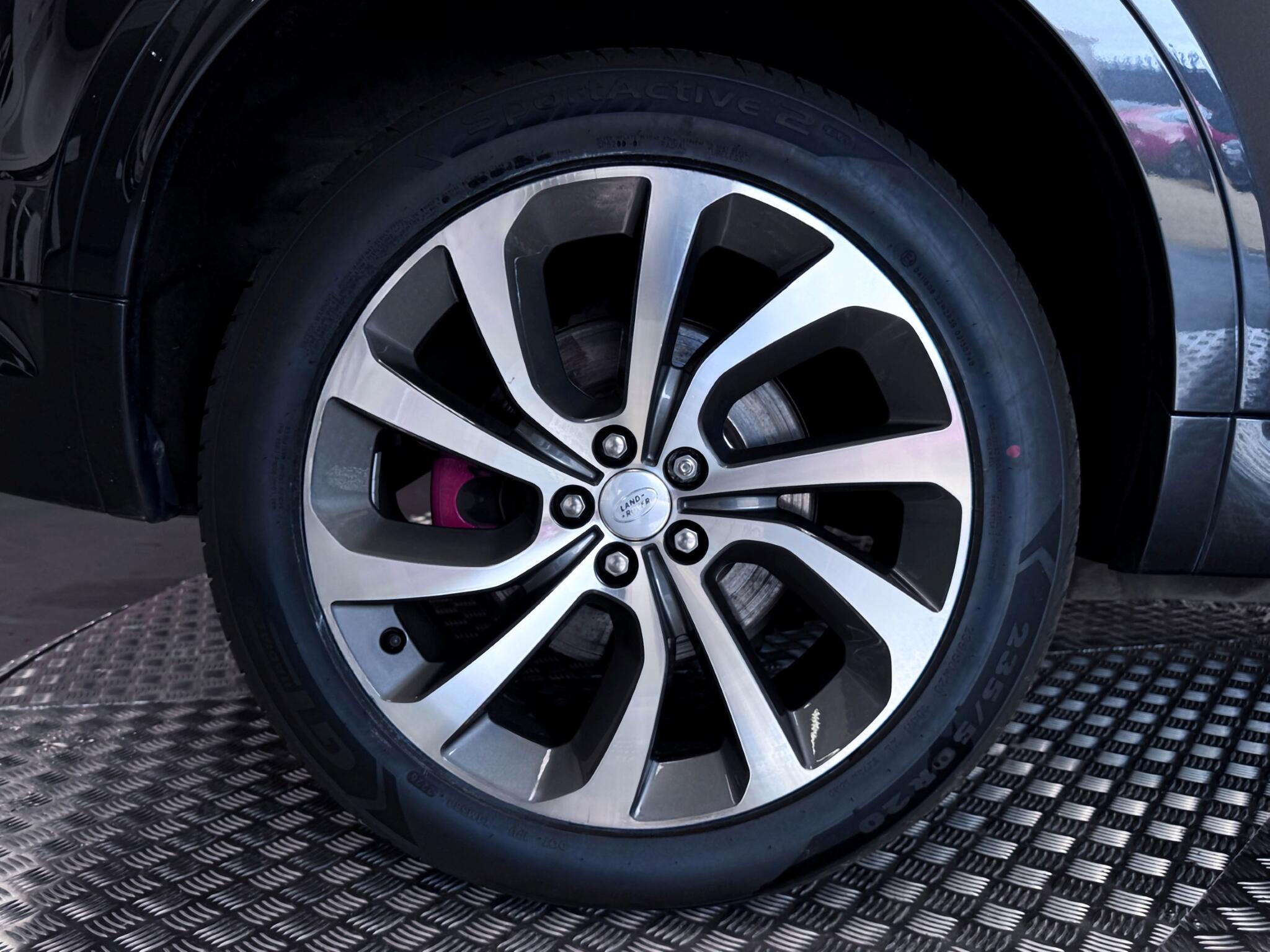Land Rover Discovery Sport view 76