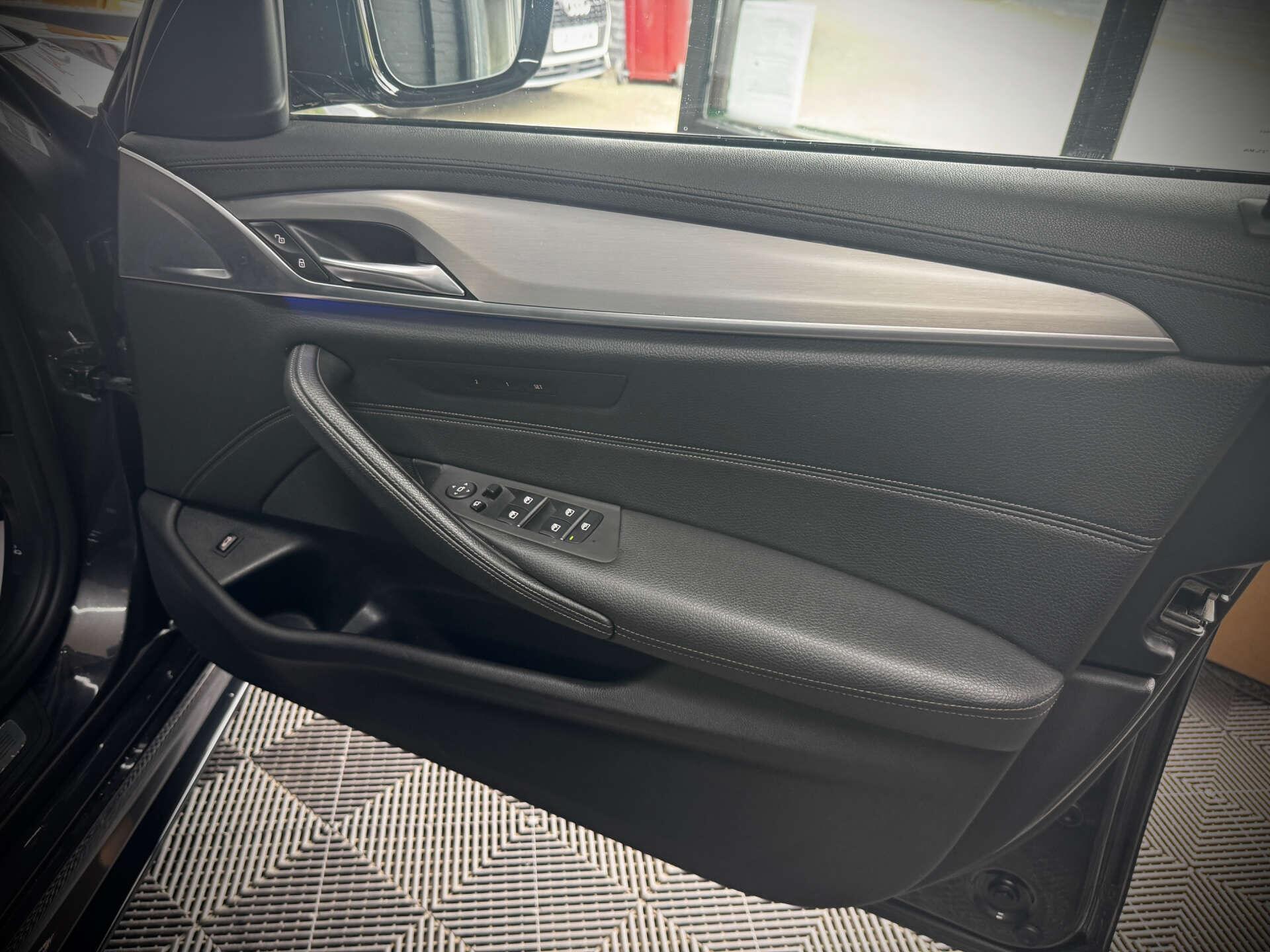 BMW 5 Series view 31