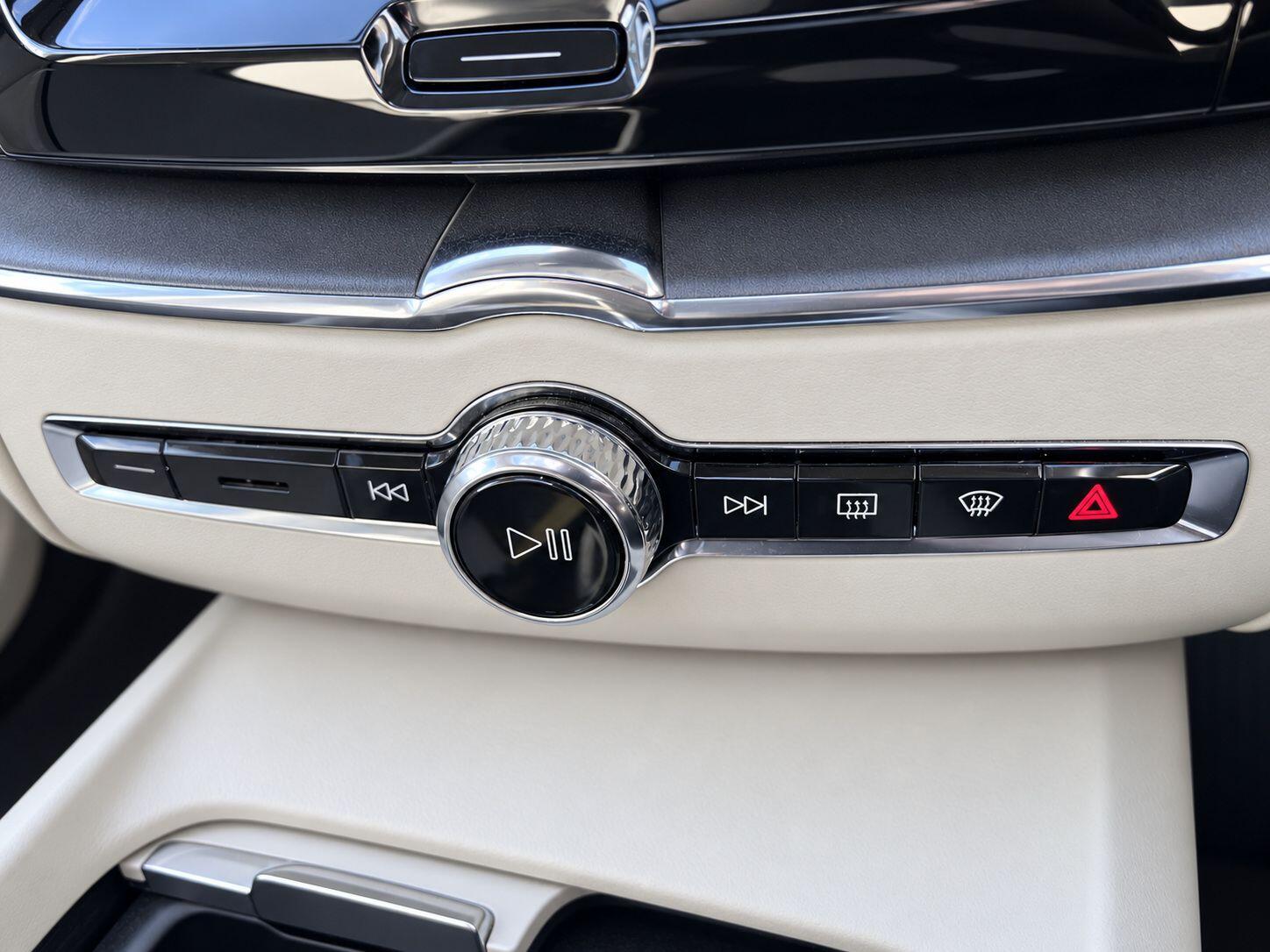 Volvo XC60 view 24
