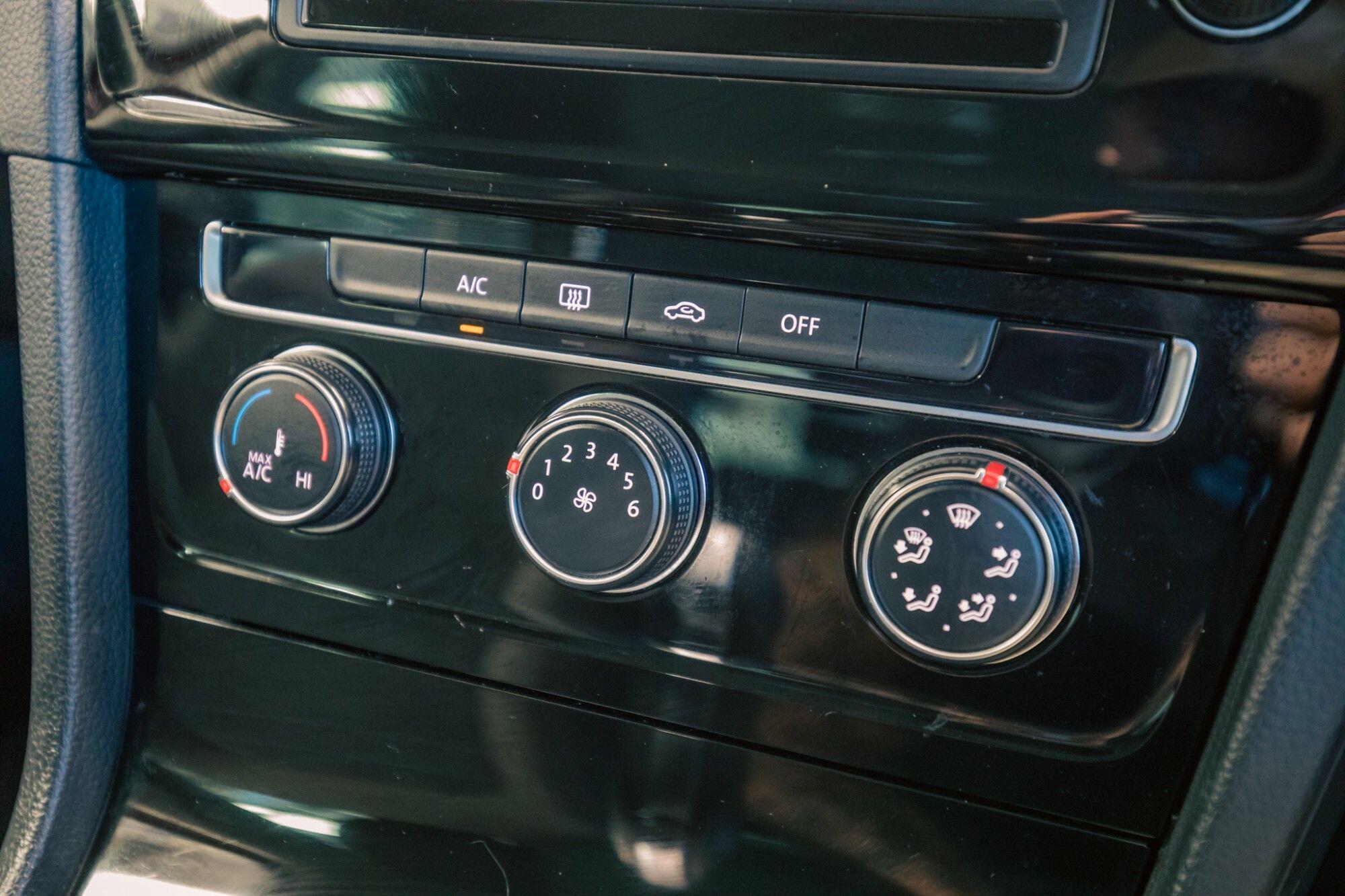 Volkswagen Golf view 24