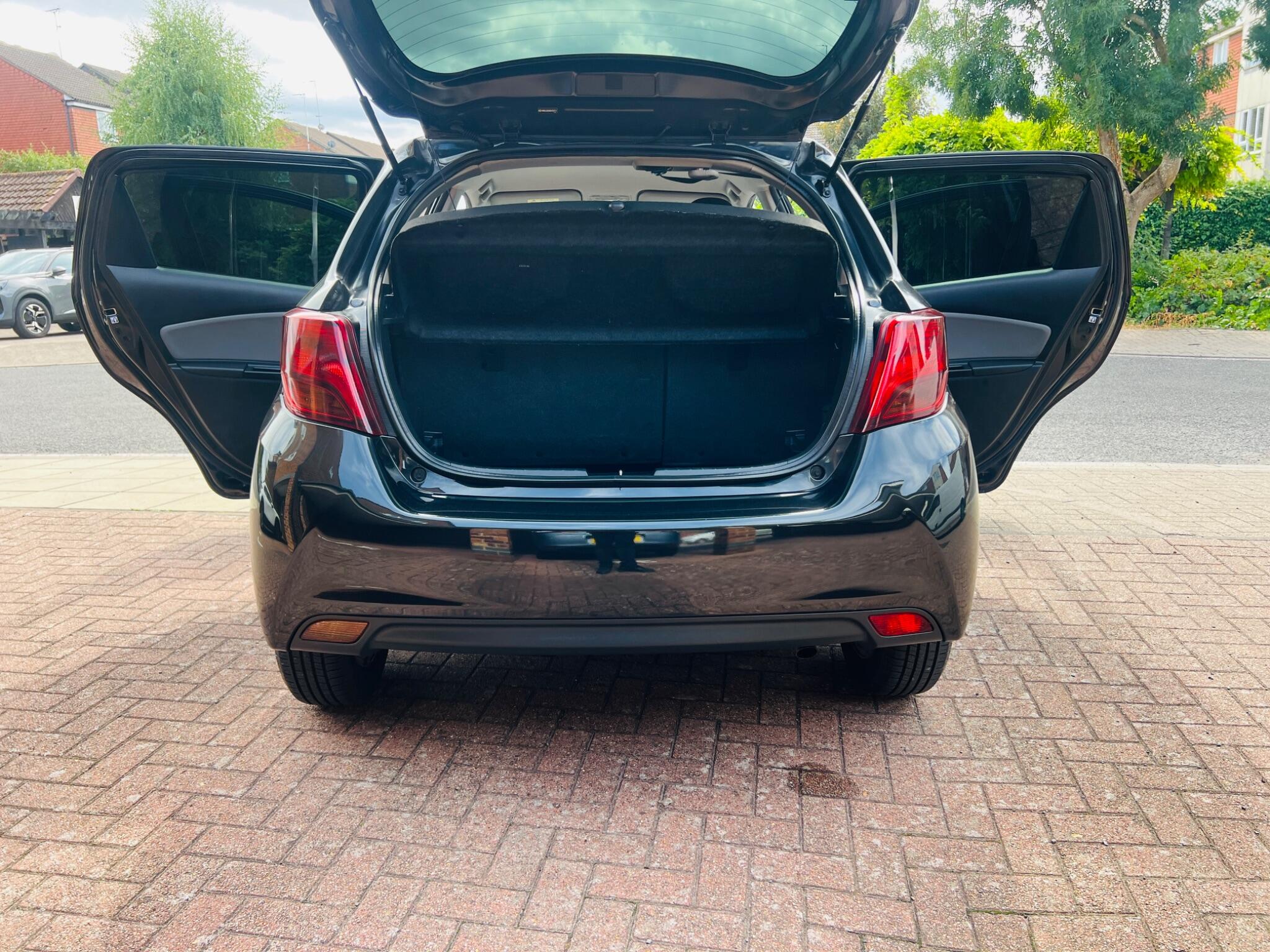 Toyota Yaris view 45