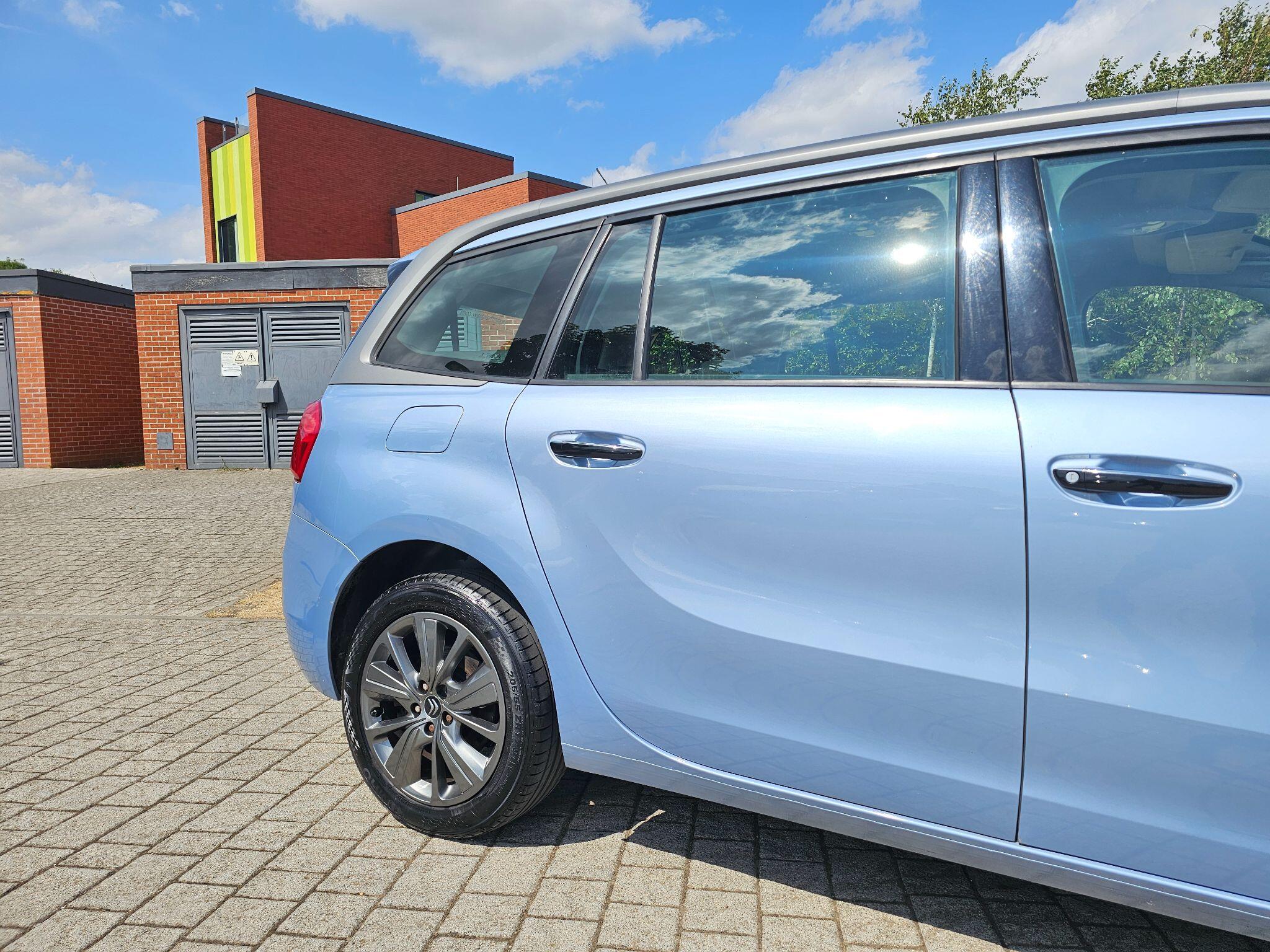 Citroen Grand C4 Picasso view 4