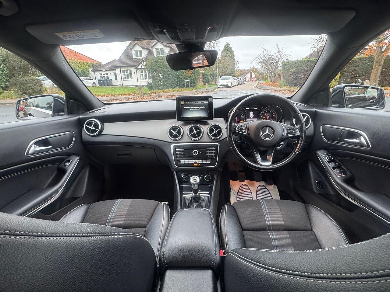 Mercedes-Benz Cla view 3