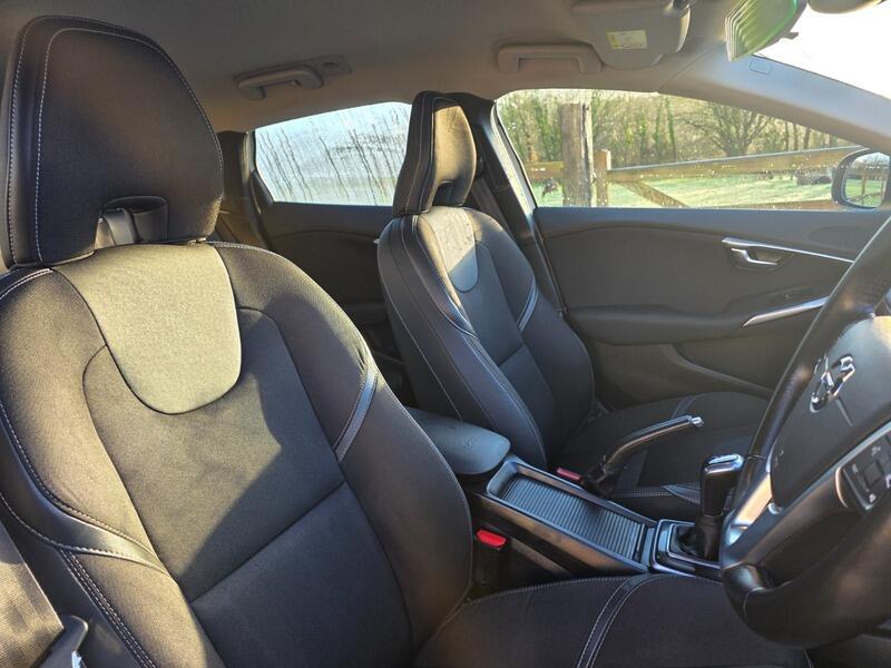 2019 Volvo V40 2.0 T2 R-Design Edition Euro 6 (s/s) 5dr • 129,000 miles image 19
