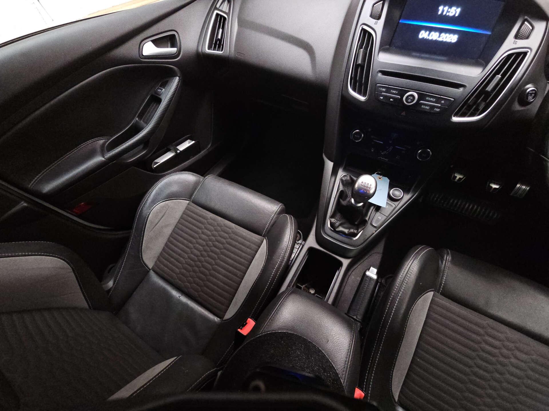 Ford Focus view 9