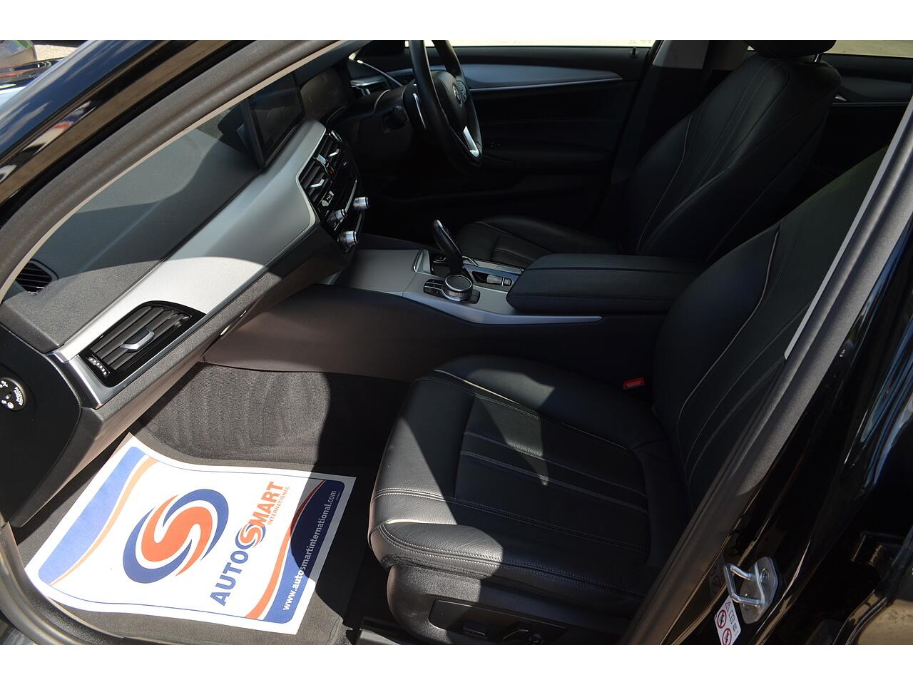 BMW 5 Series view 14