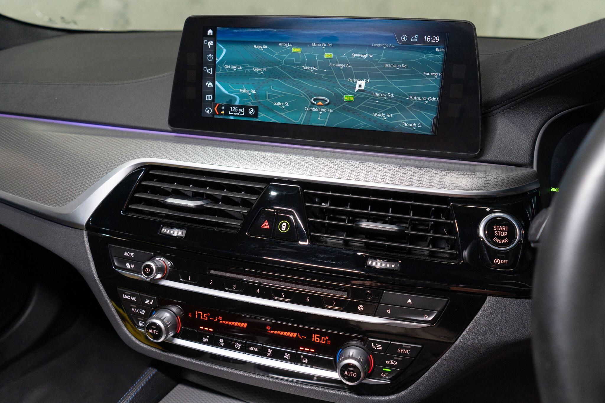 BMW 5 Series view 21