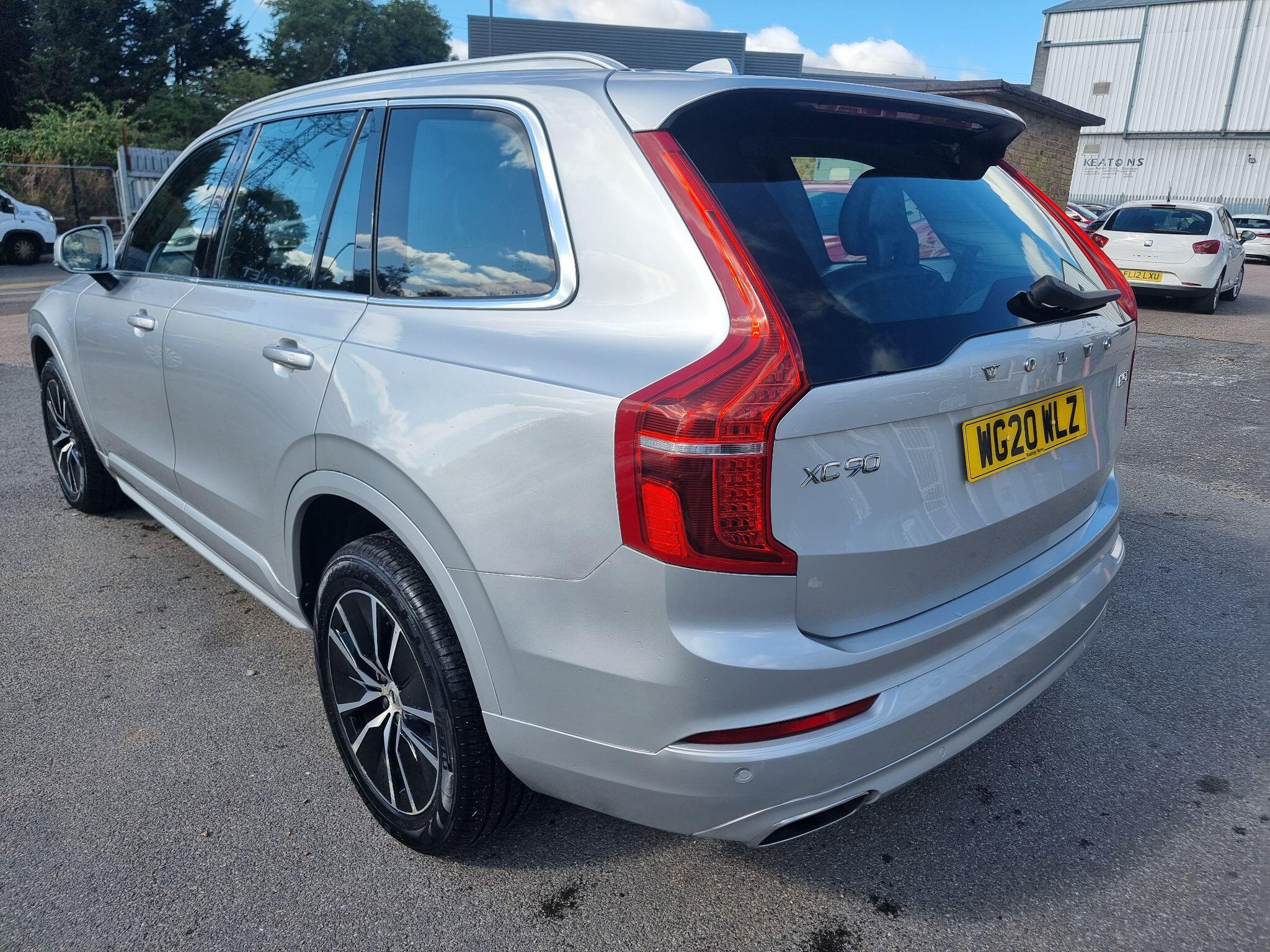 Volvo XC90 view 5