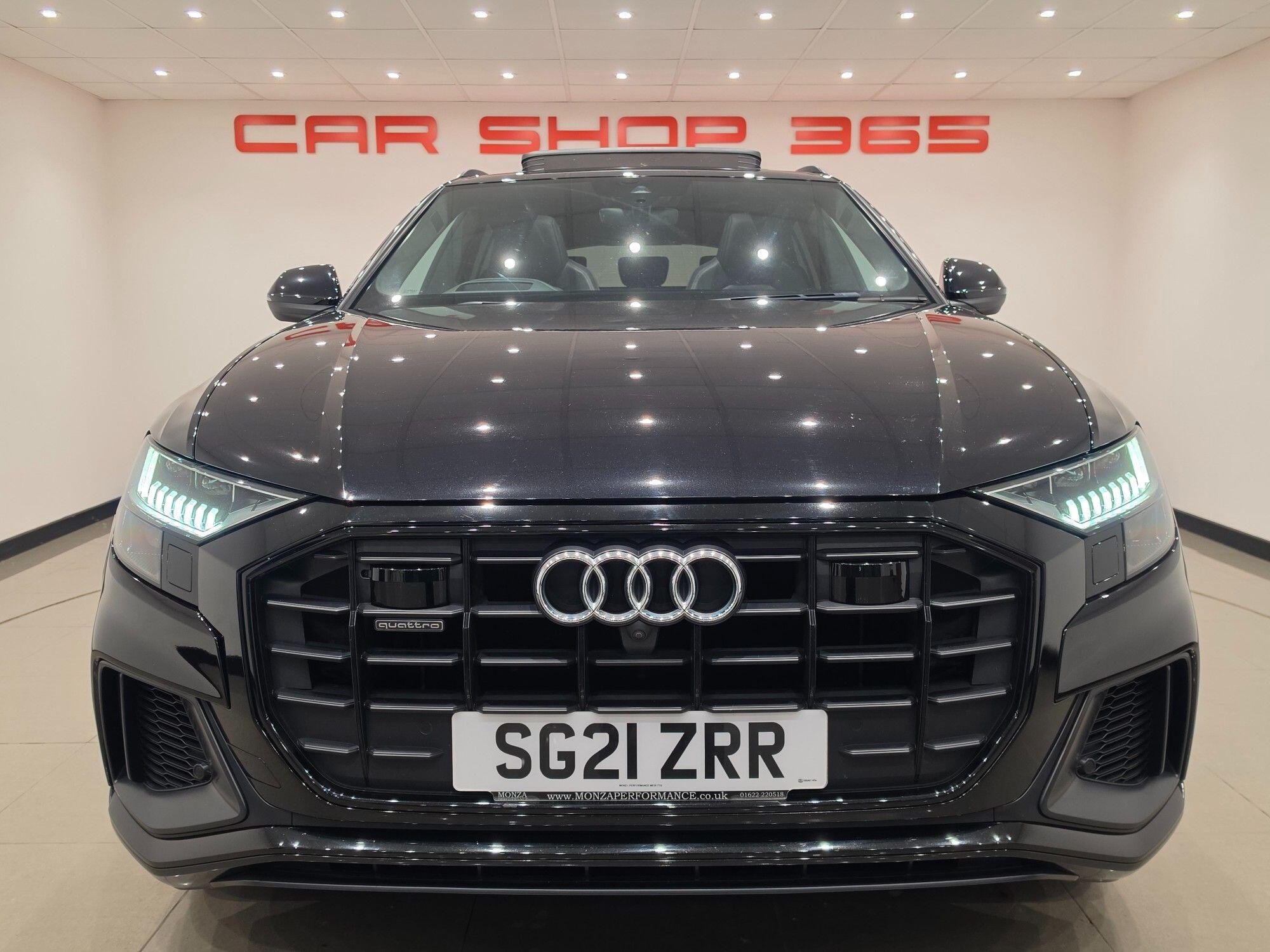 Audi Q8 view 10