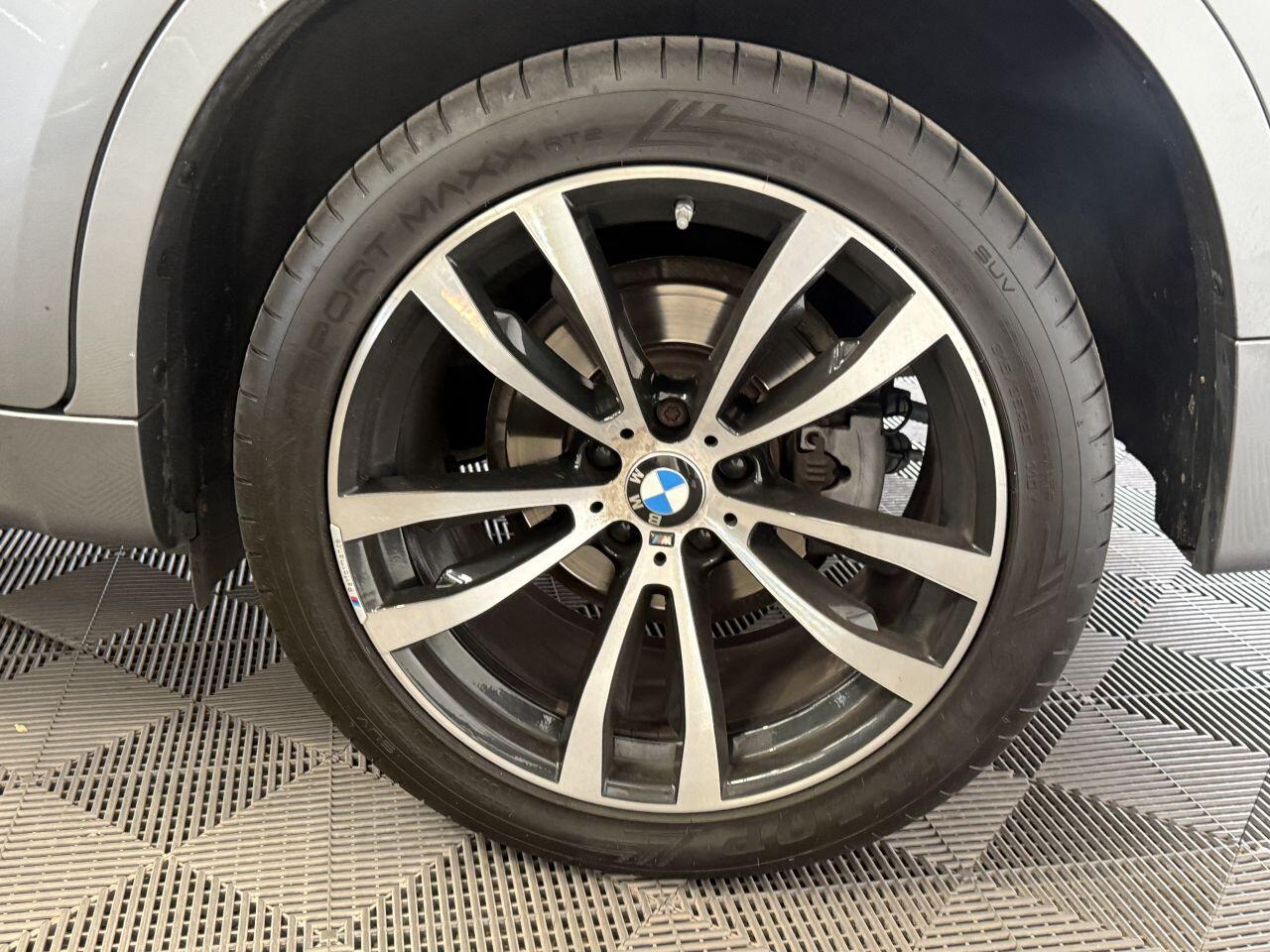 BMW X6 view 21