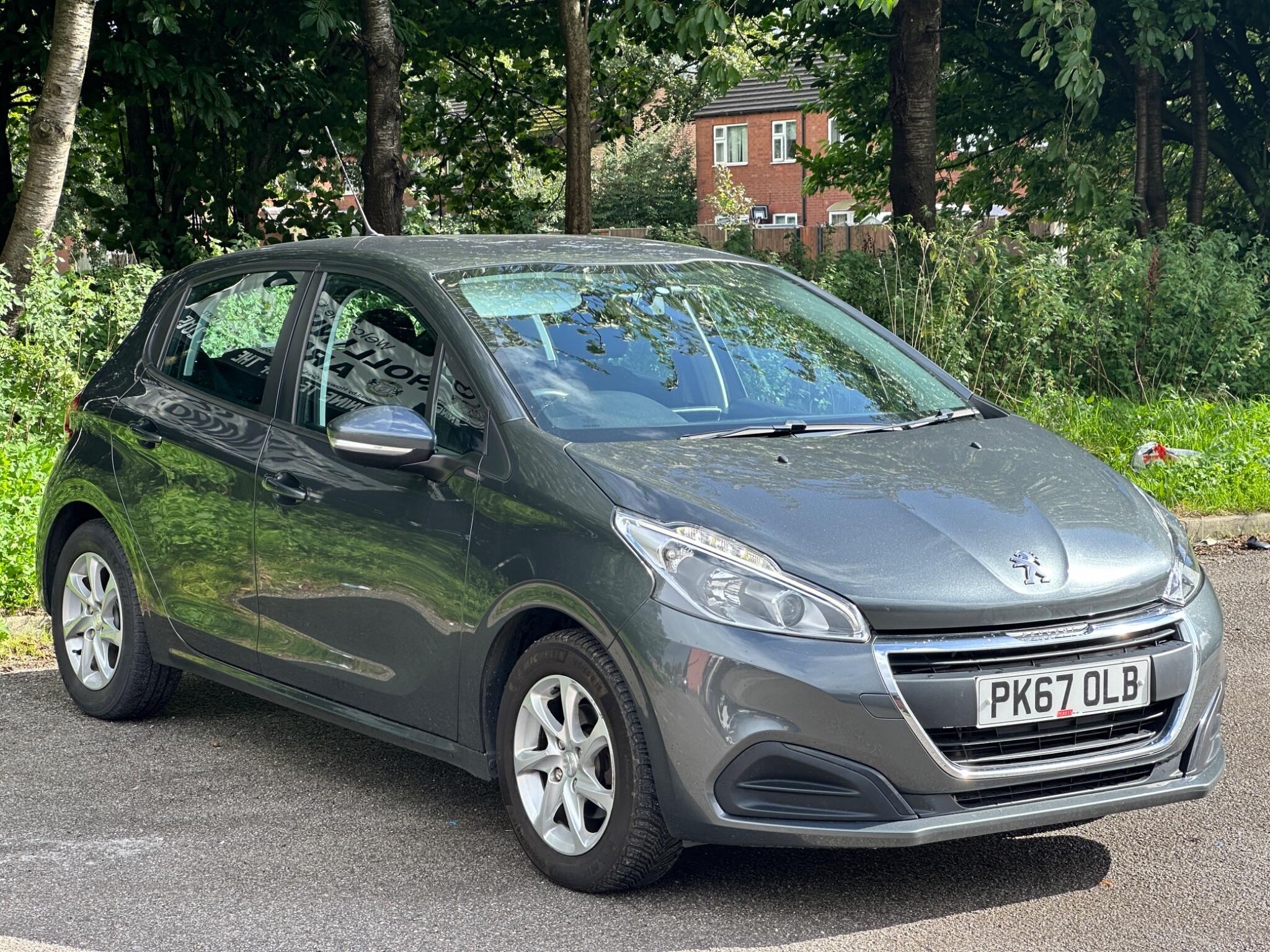 Peugeot 208 view 2