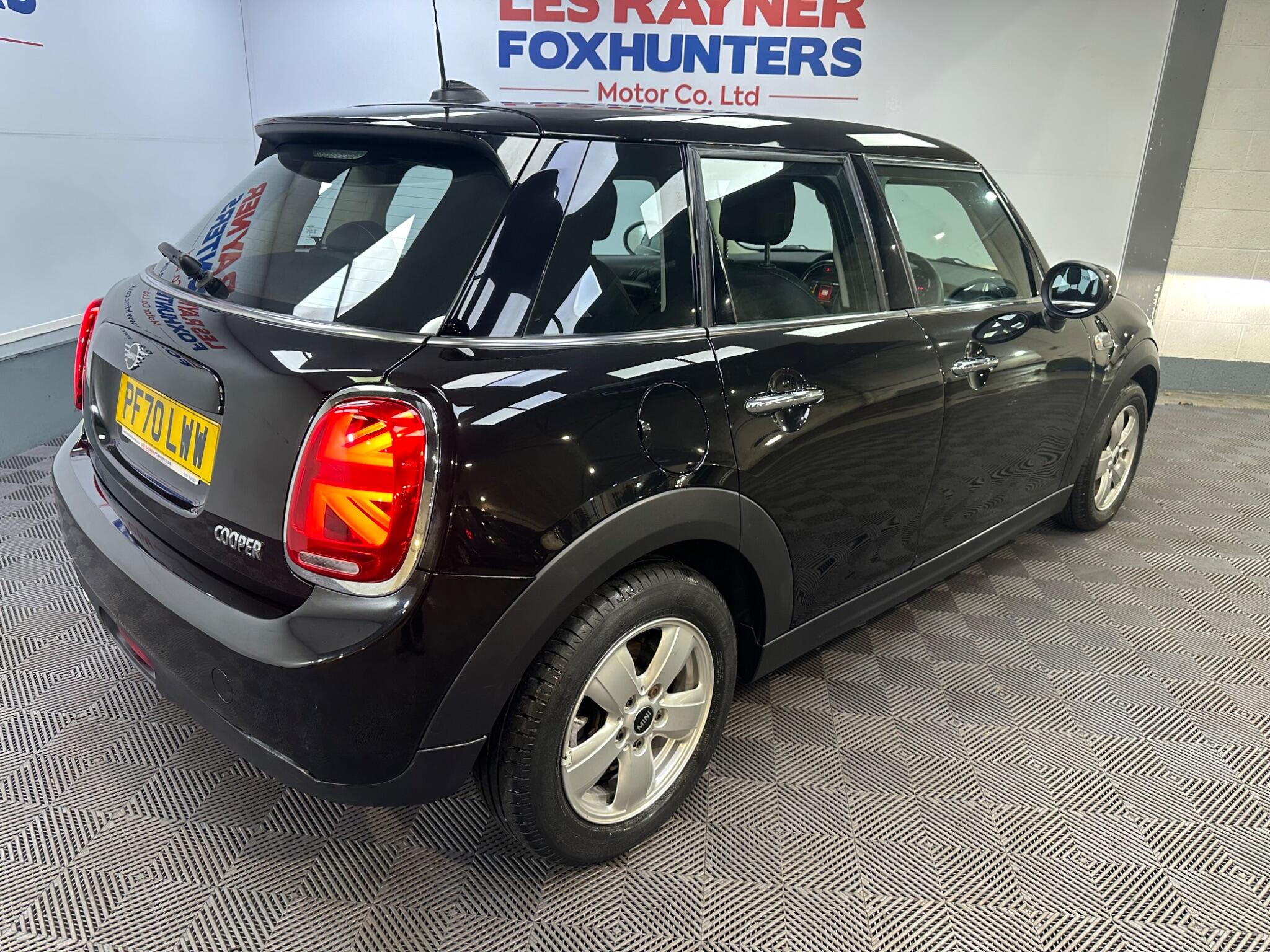 Mini Hatch view 22