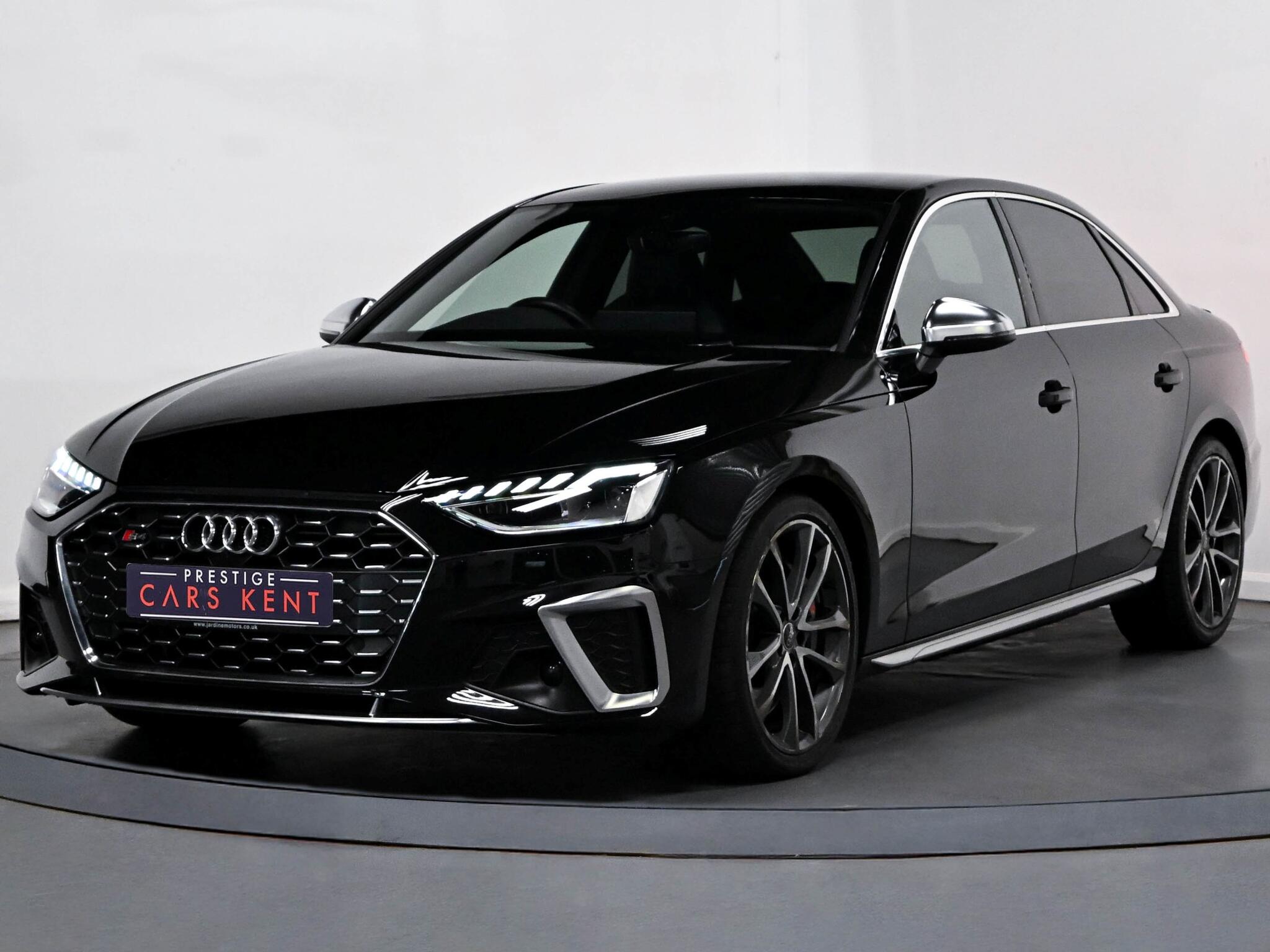 Audi S4 view 6