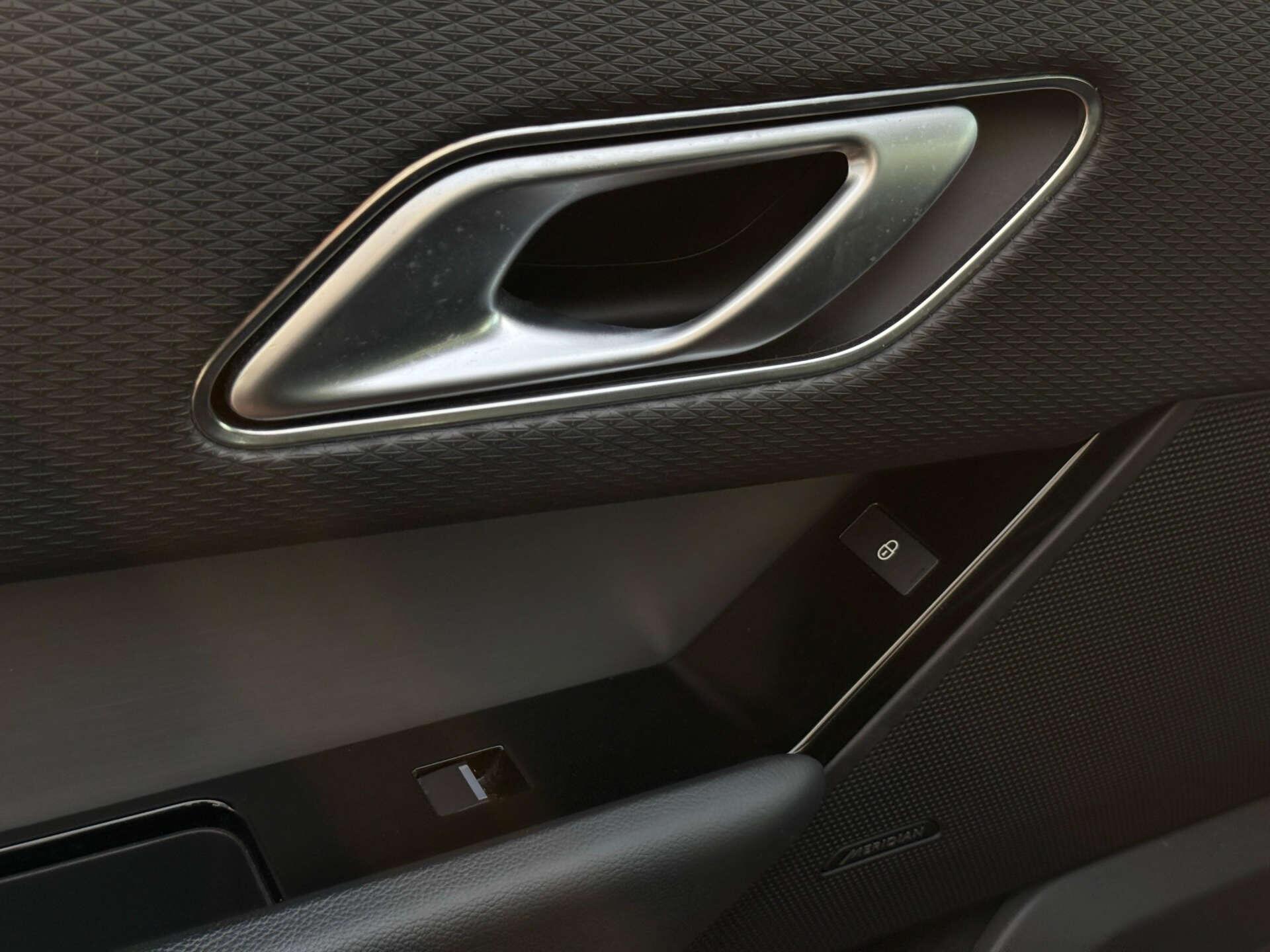 Land Rover Range Rover Velar view 44
