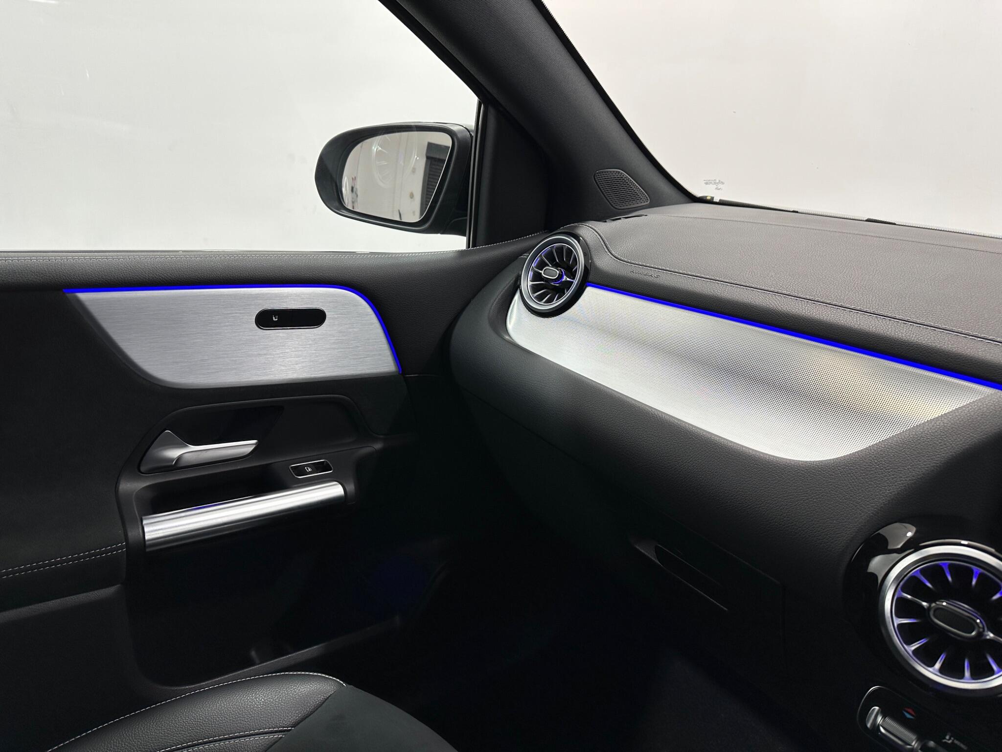 Mercedes-Benz B-Class view 29