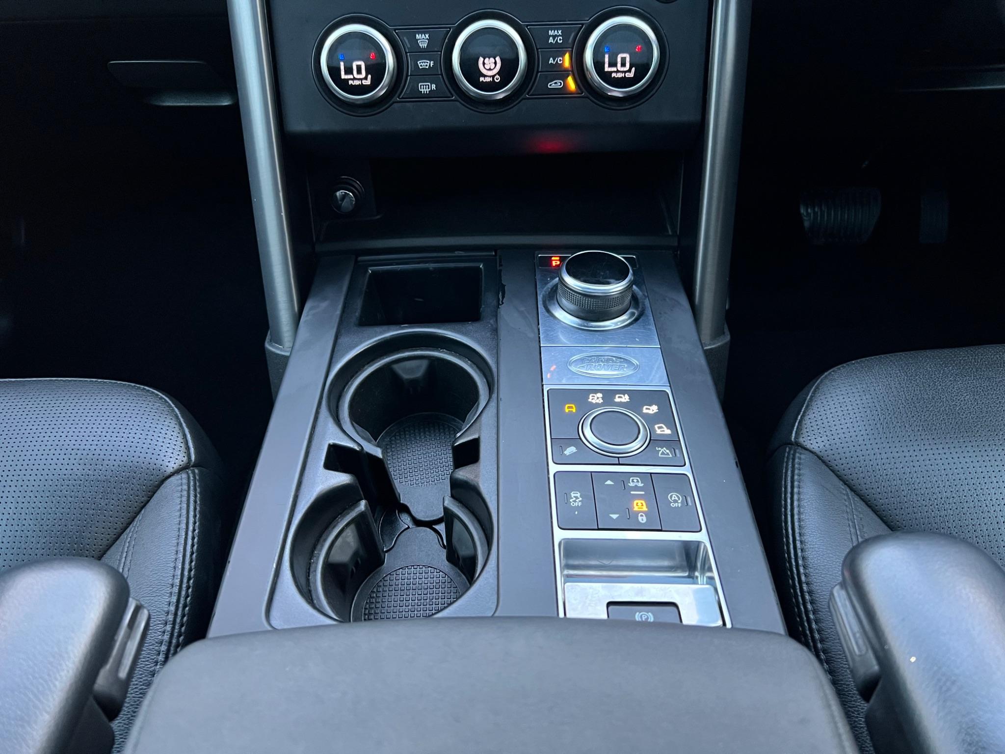 Land Rover Discovery view 24