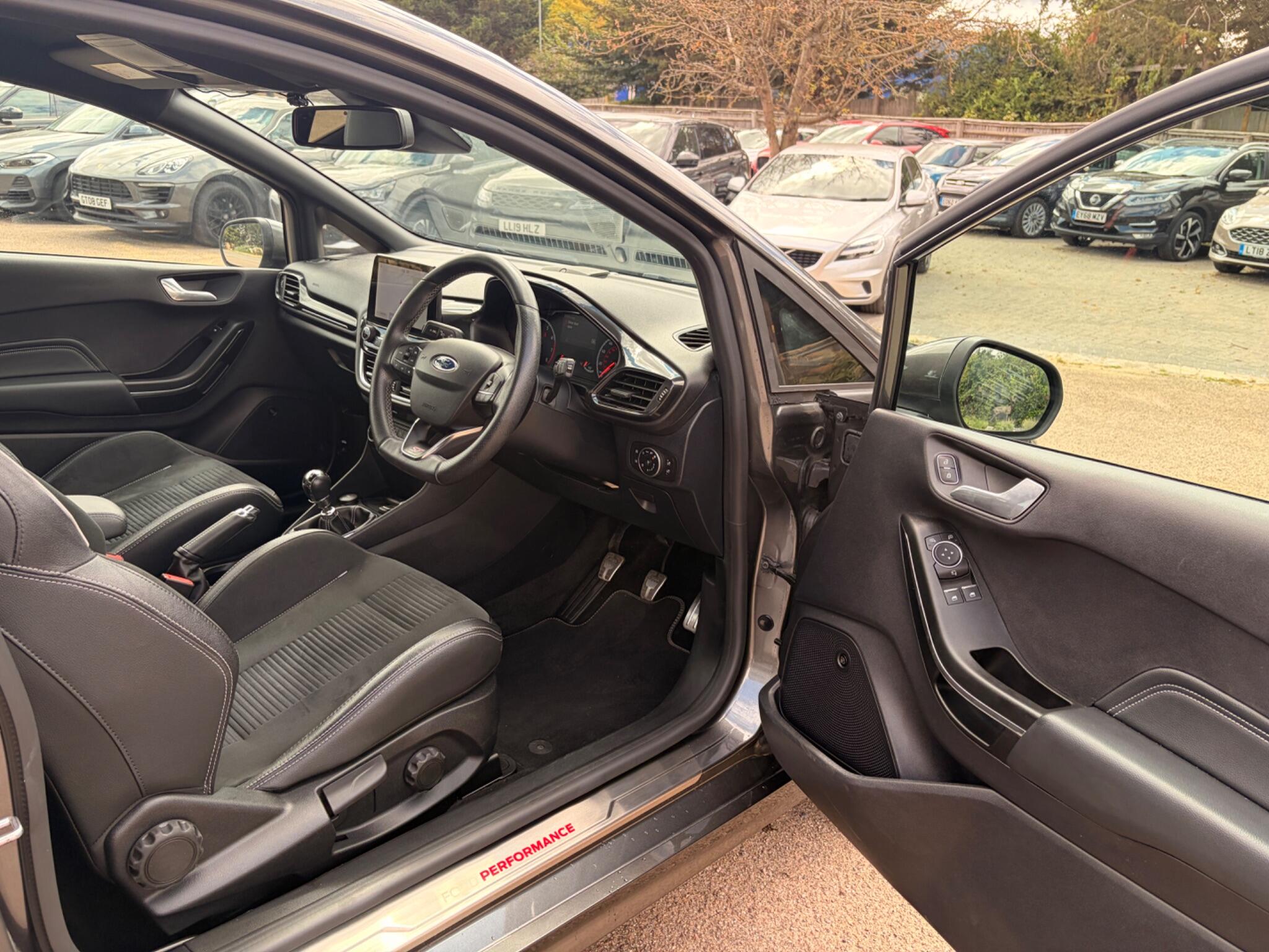Ford Fiesta view 9