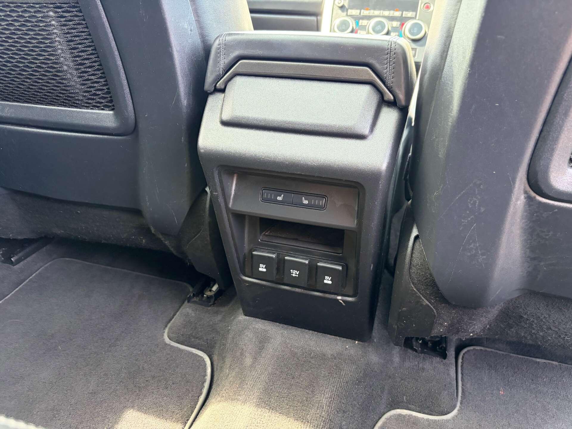 Land Rover Discovery Sport view 34